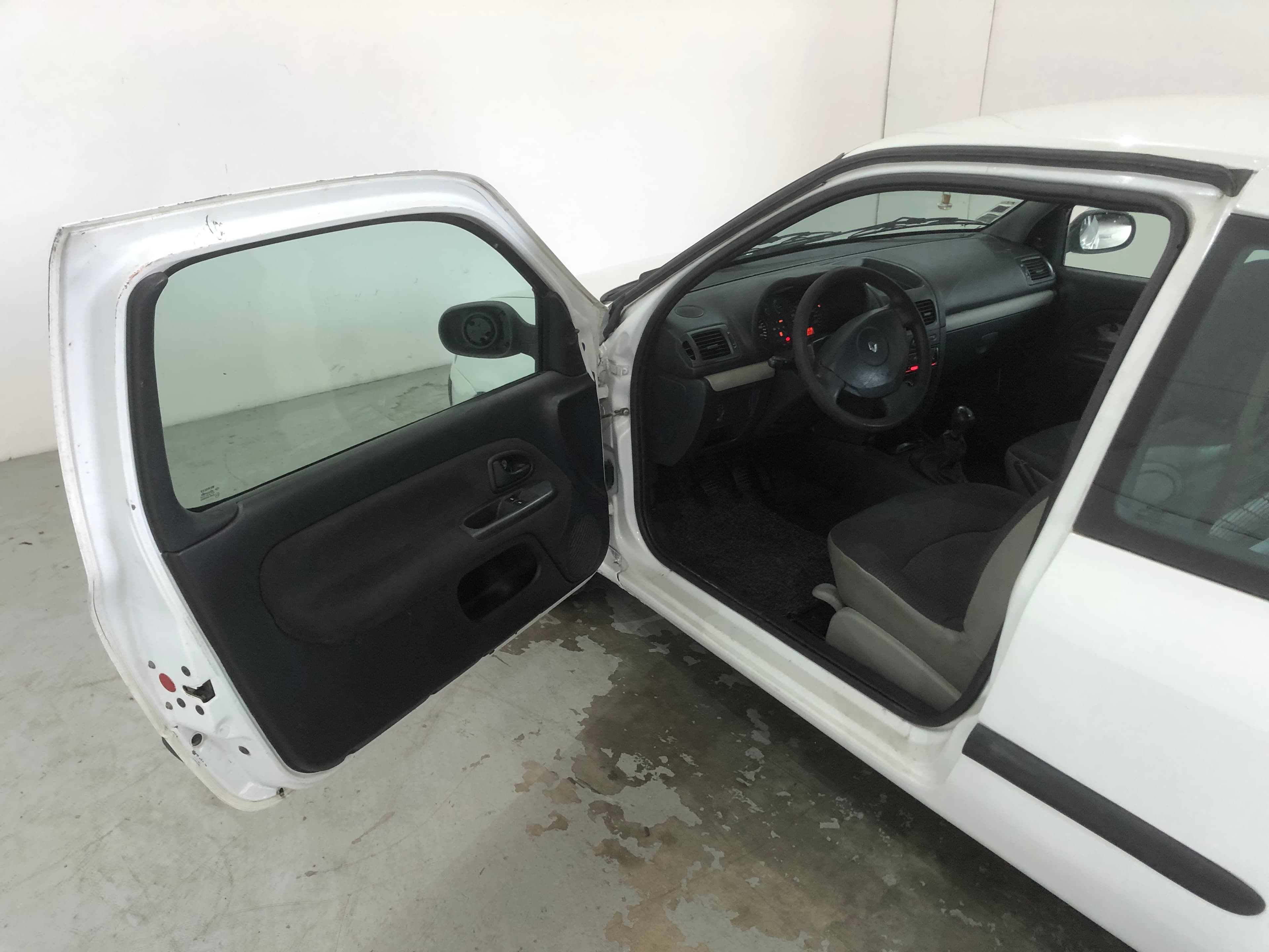 Renault Clio 1.5 DCI · 2001 — imagem 18