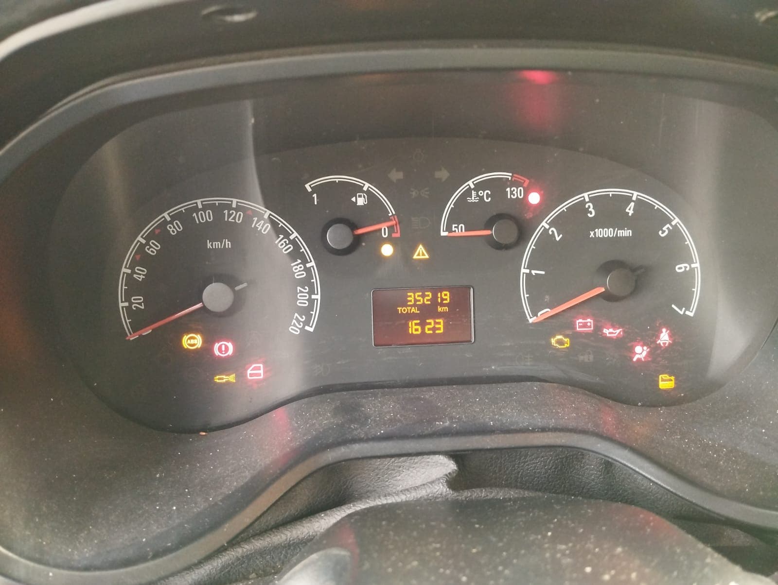 Opel Combo D Van 1.3 CDTI · Ano 2014 — imagen 18