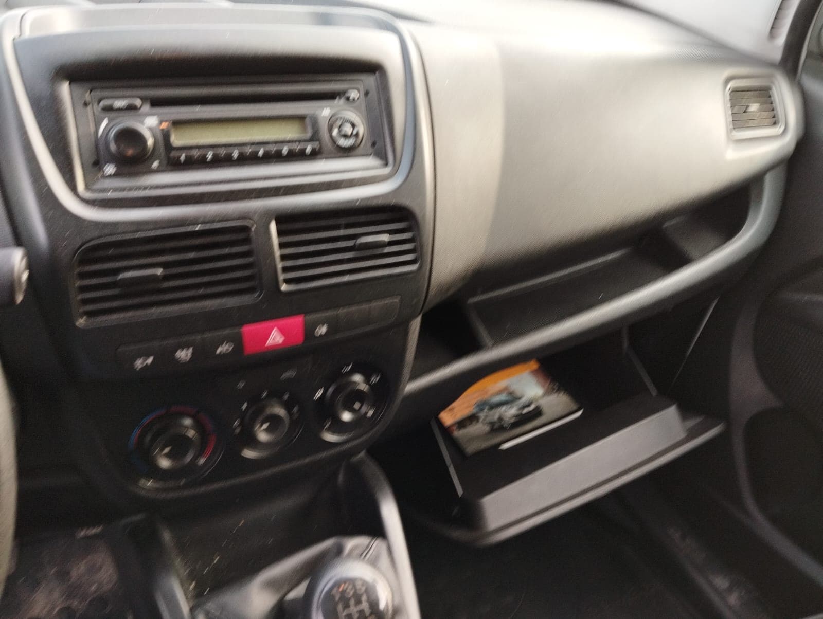 Opel Combo D Van 1.3 CDTI · Ano 2014 — imagen 15