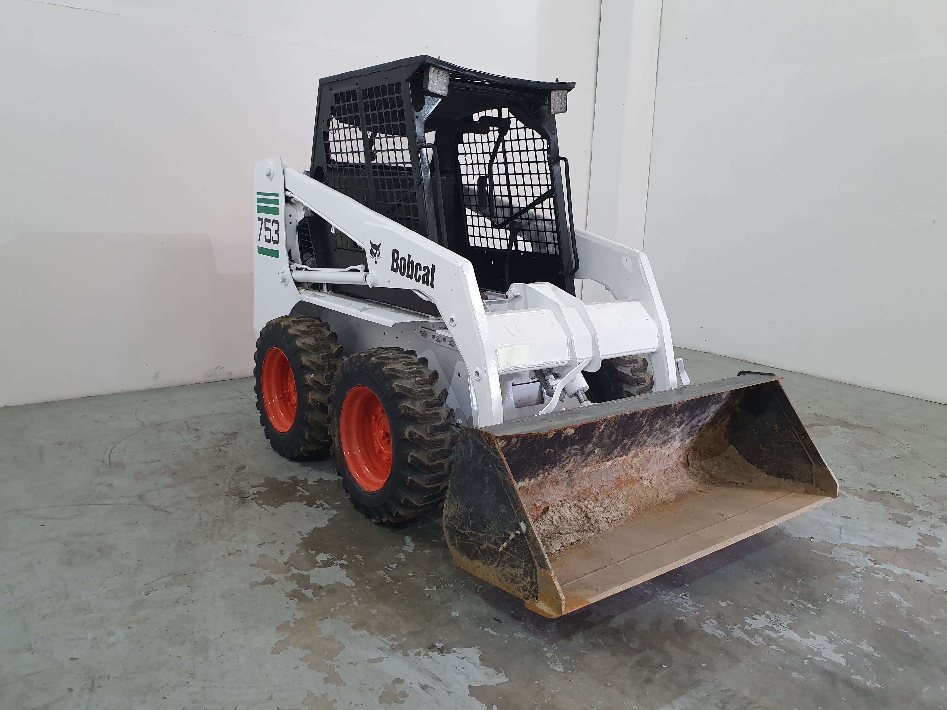 Mini Pá Carregadora Bobcat 753 — imagem 3