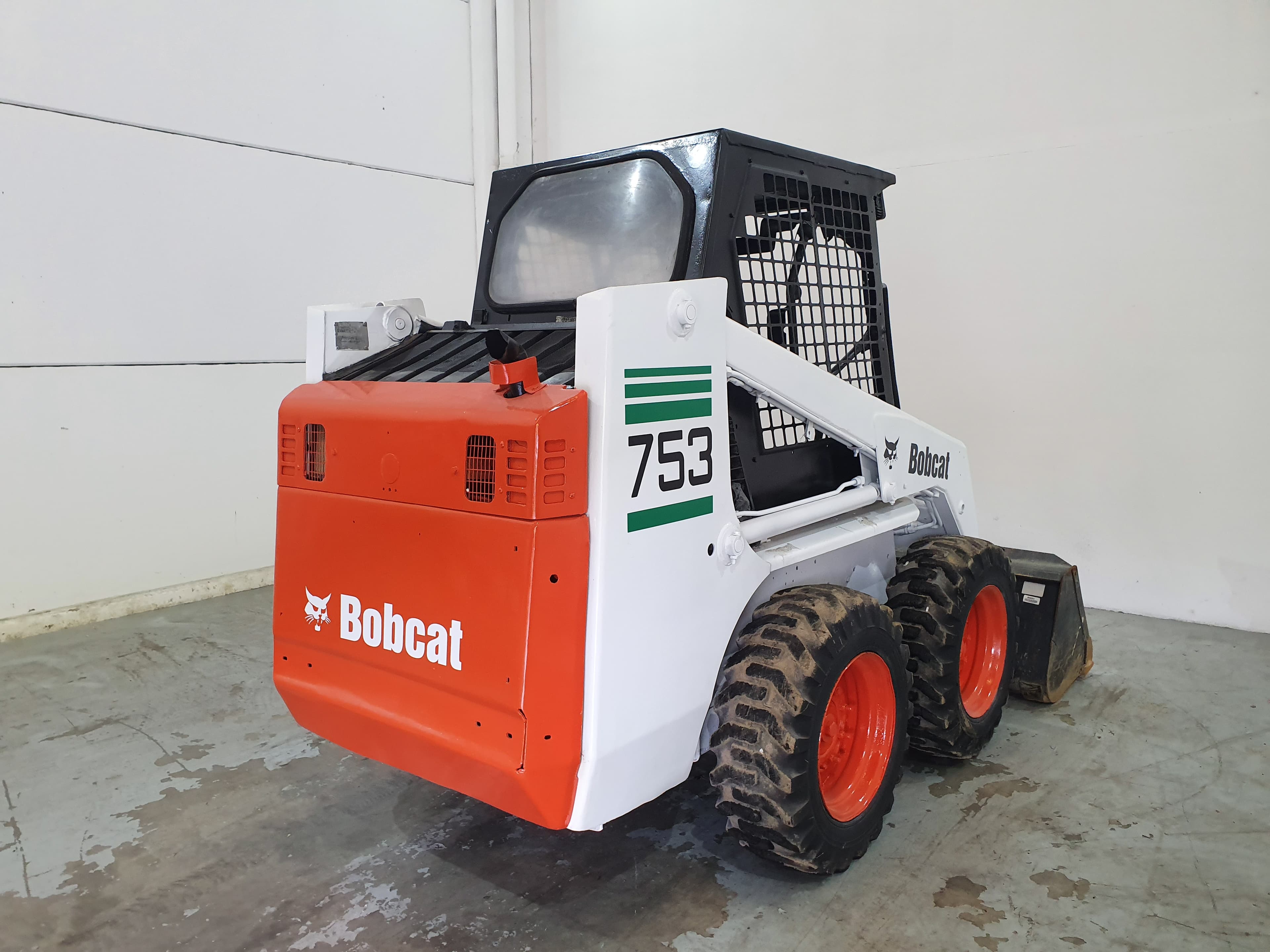 Mini Pá Carregadora Bobcat 753 — imagem 6