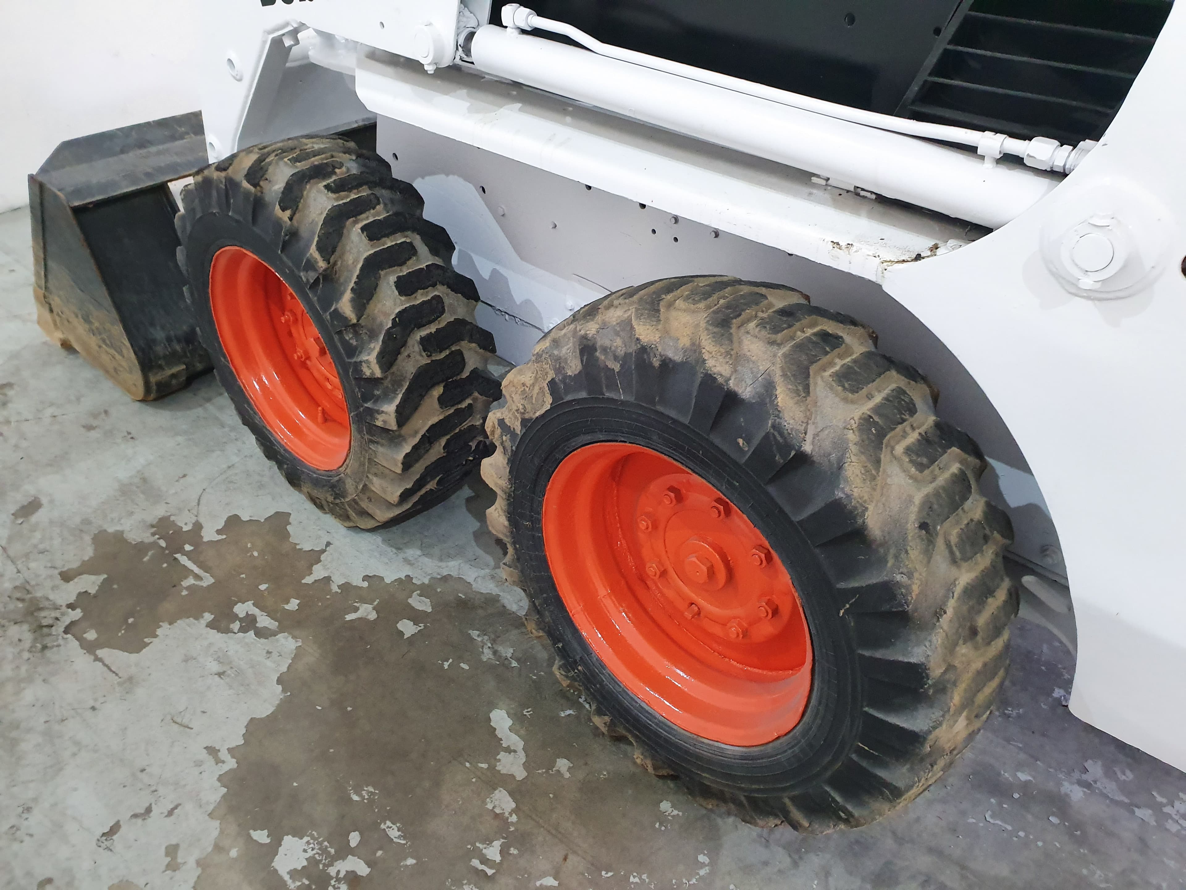 Mini Pá Carregadora Bobcat 753 — imagem 8
