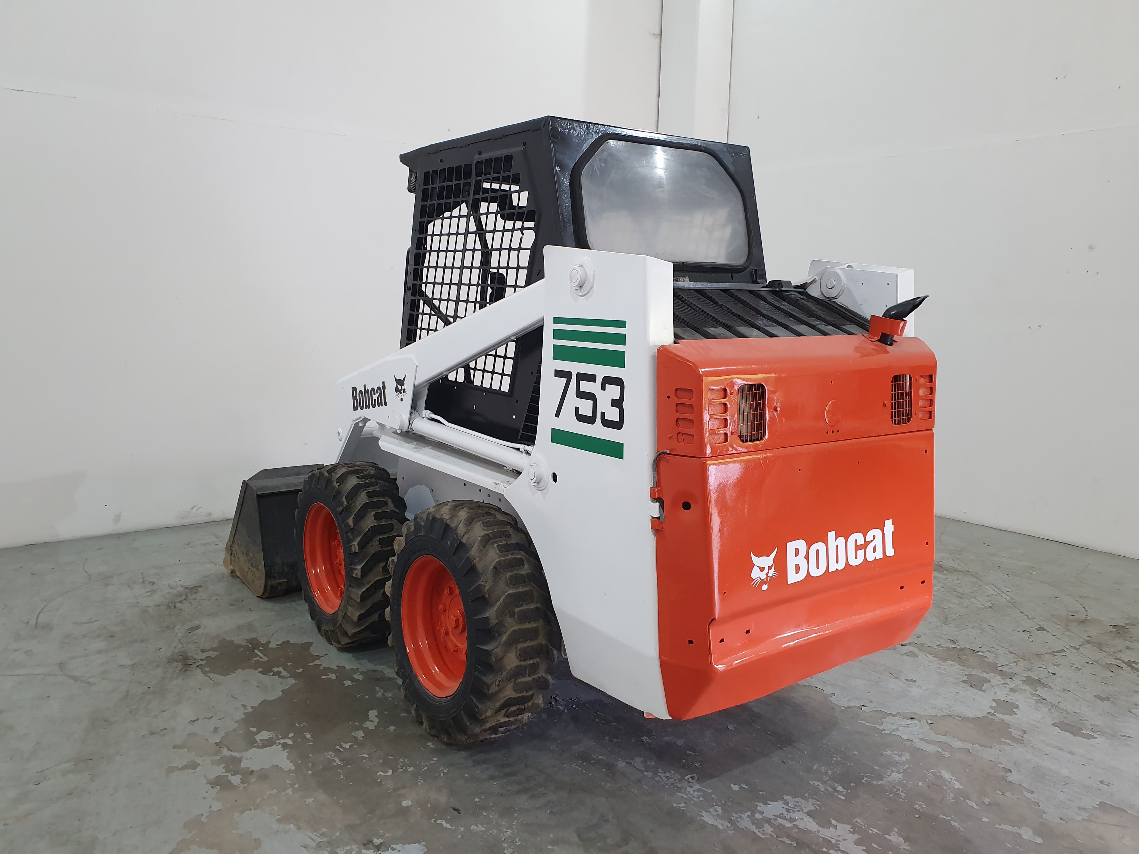 Mini Pá Carregadora Bobcat 753 — imagem 4