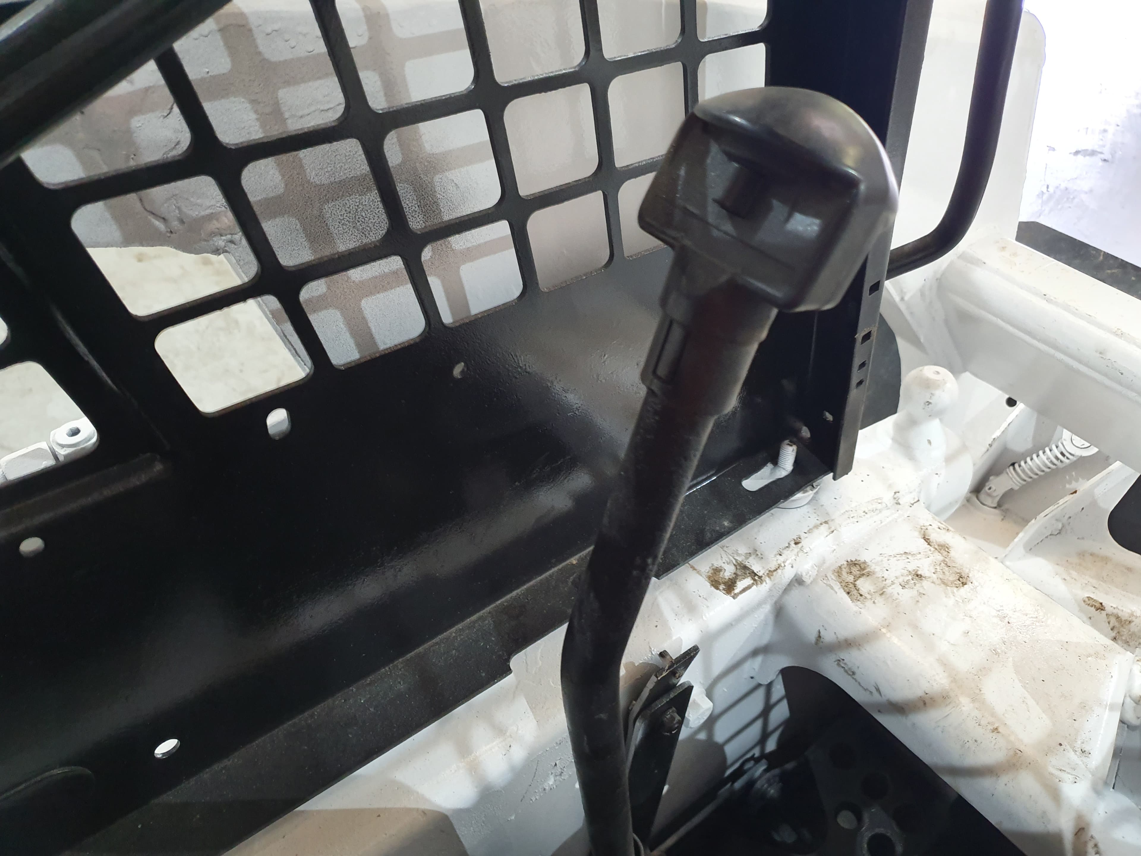 Mini Pá Carregadora Bobcat 753 — imagem 13