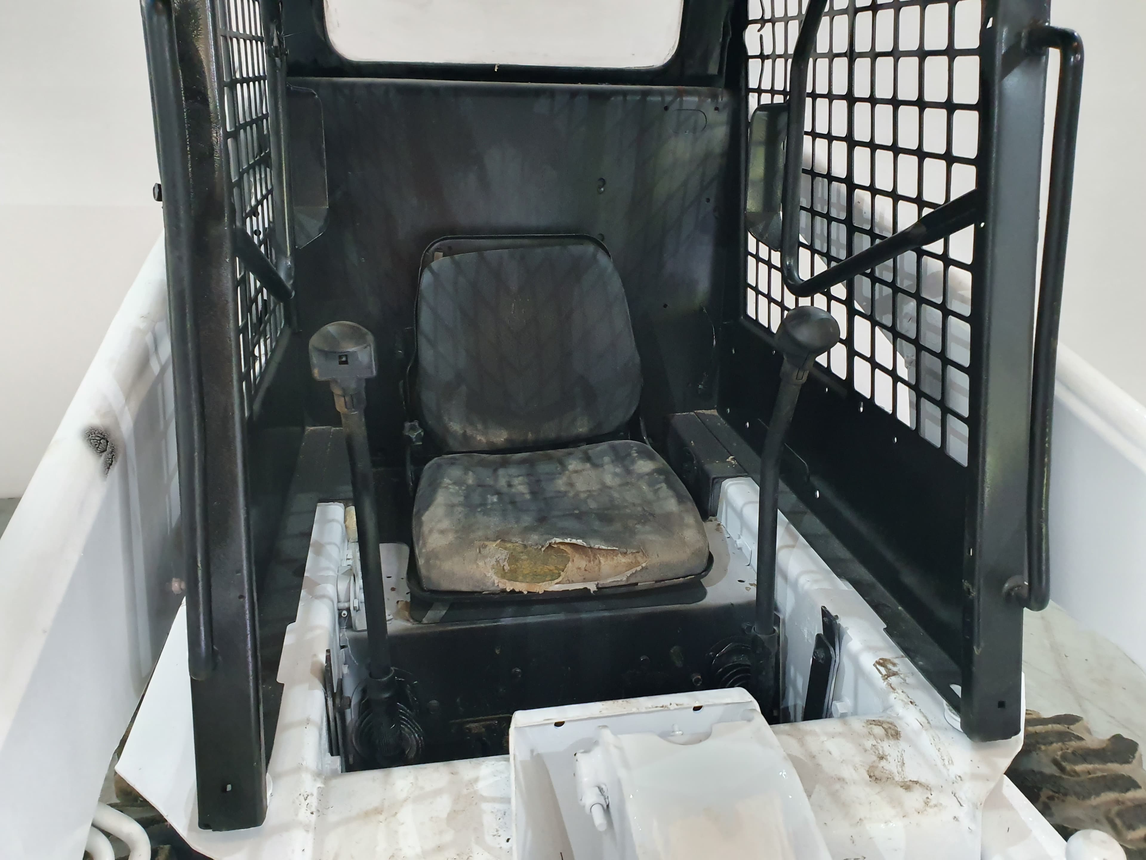 Mini Pá Carregadora Bobcat 753 — imagem 14