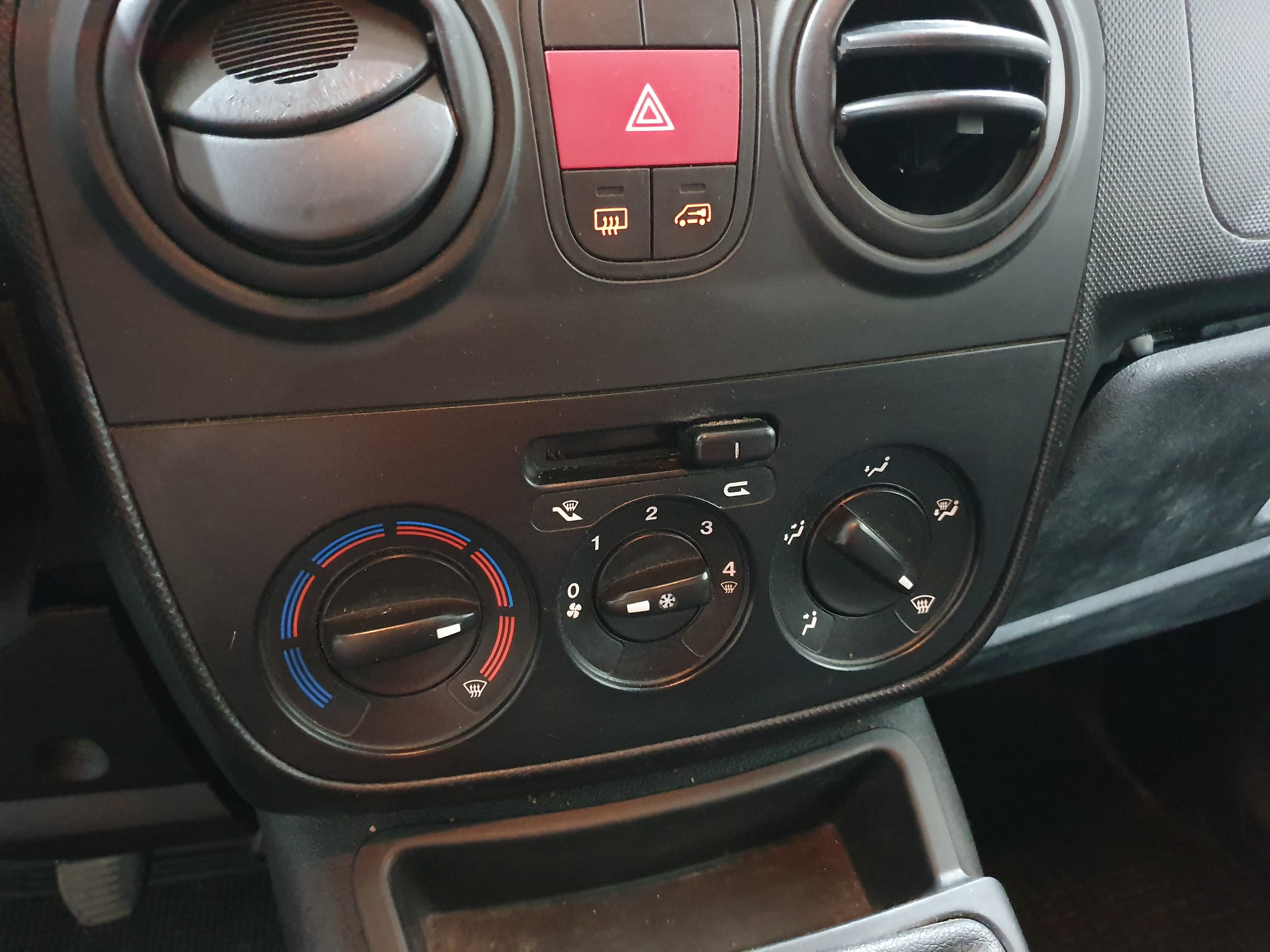 Peugeot Bipper · Ano 2015 — imagem 30