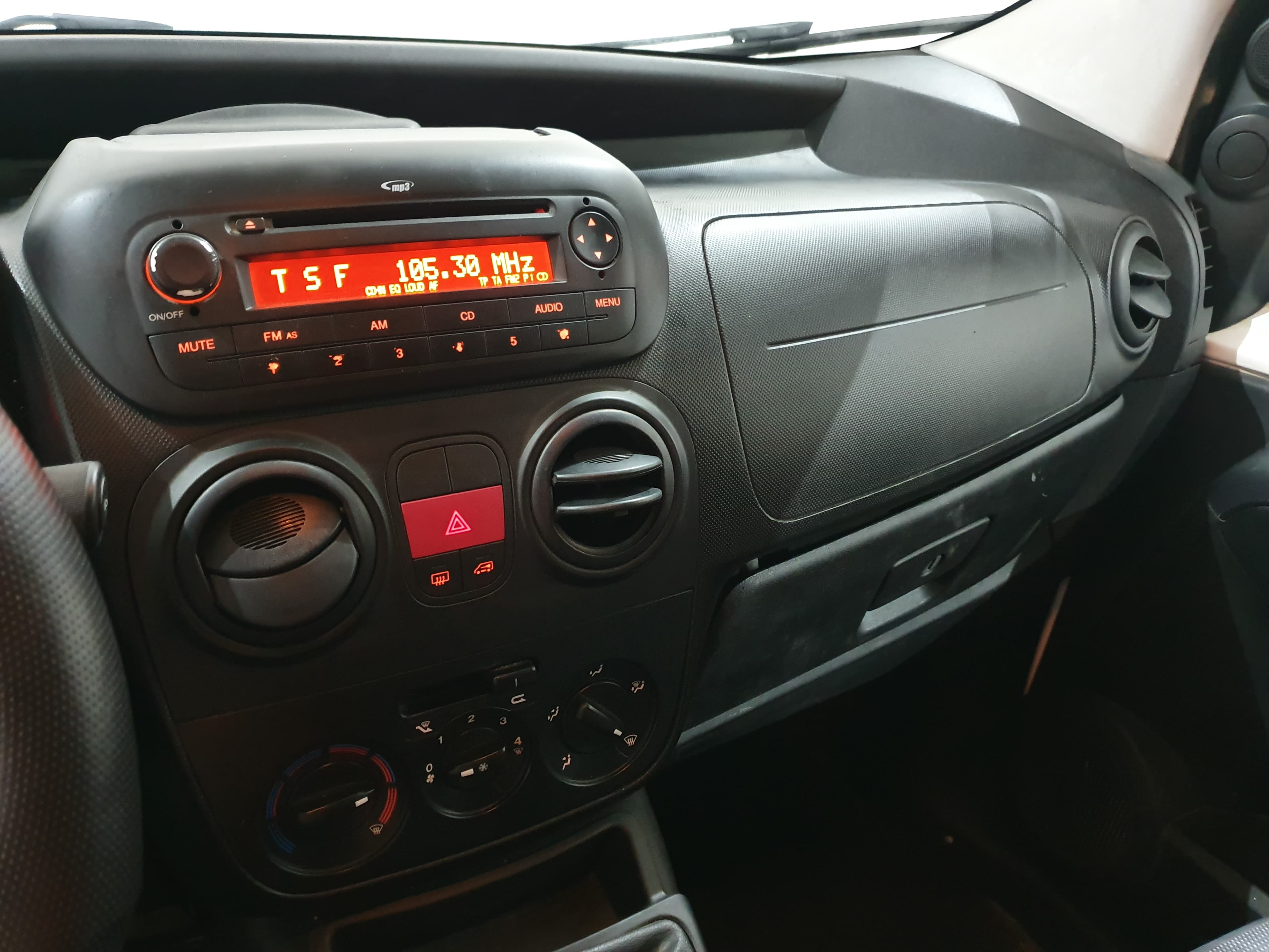 Peugeot Bipper · Ano 2015 — imagem 37