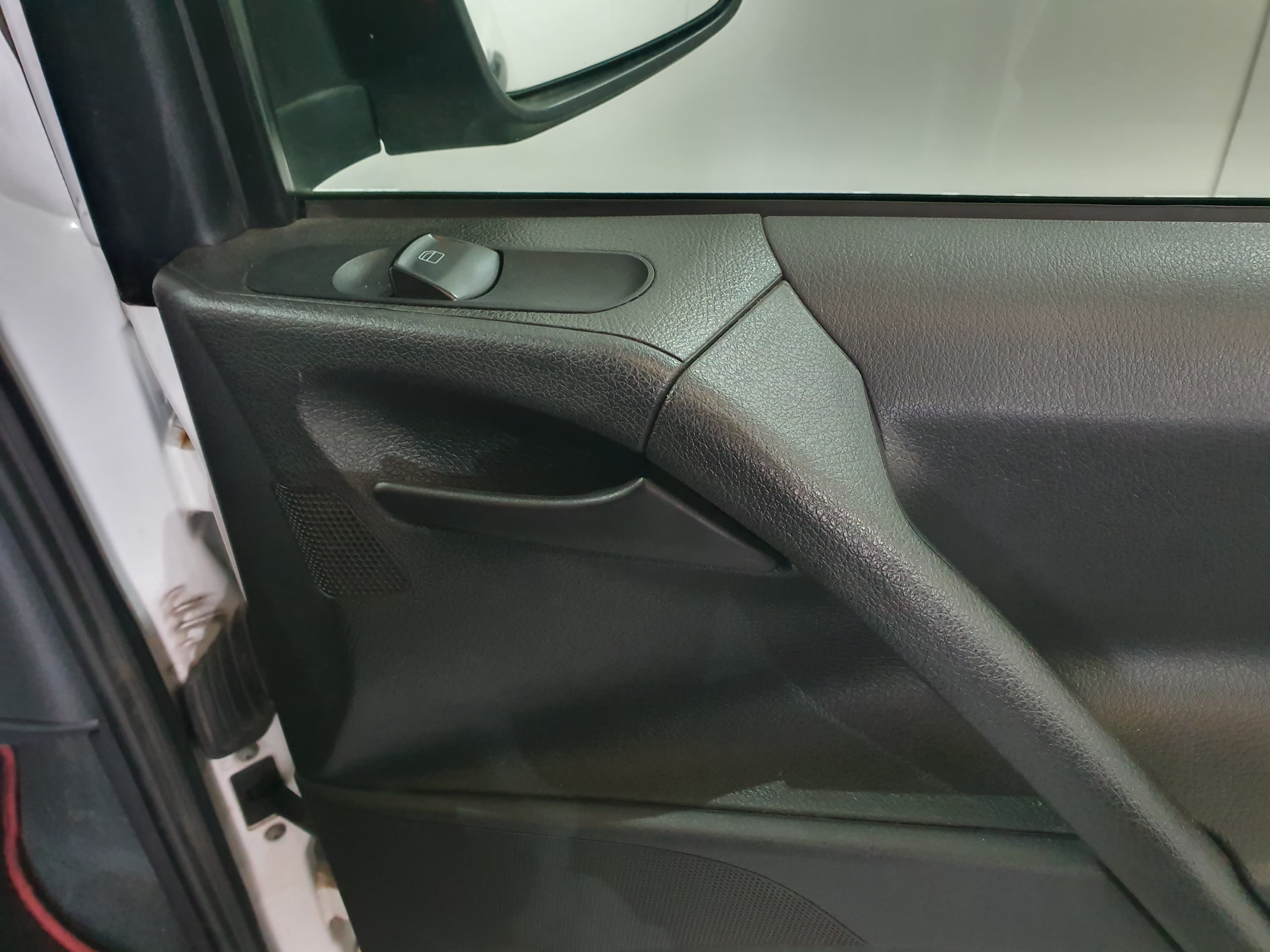 Mercedes-Benz Vito · Ano 2014 — imagem 24