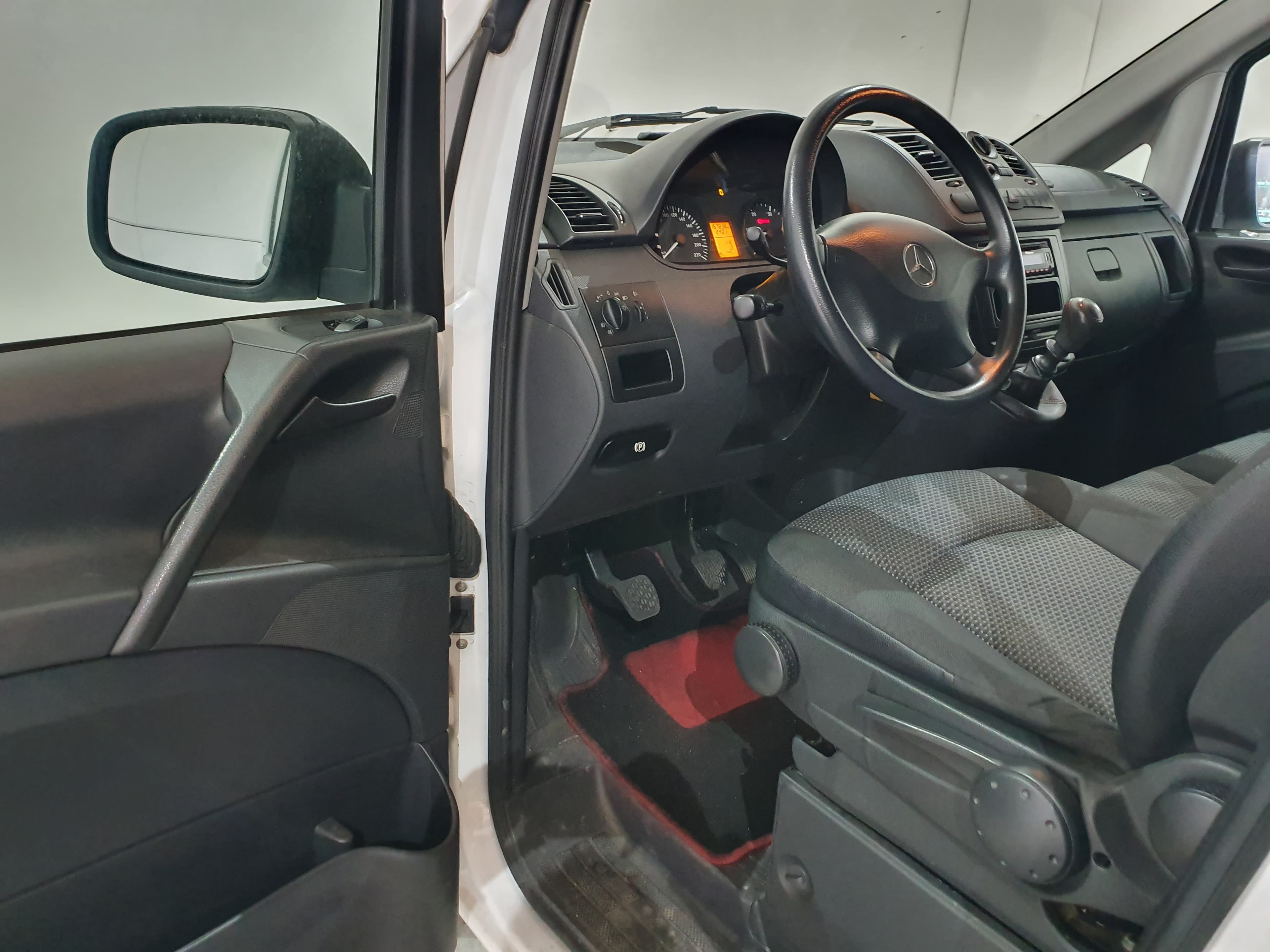Mercedes-Benz Vito · Ano 2014 — imagem 26