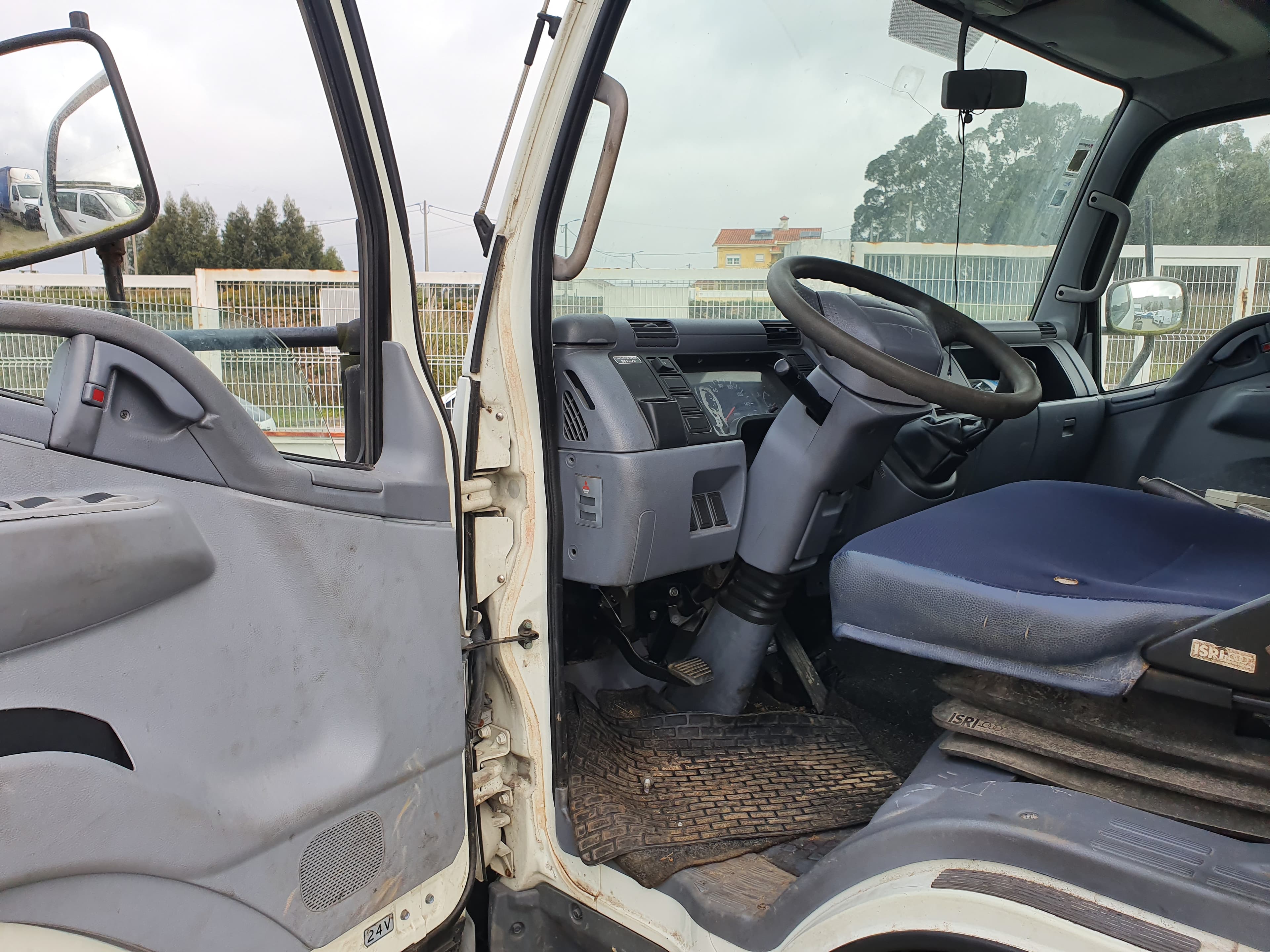 Mitsubishi Canter · Ano 2008 — imagem 19