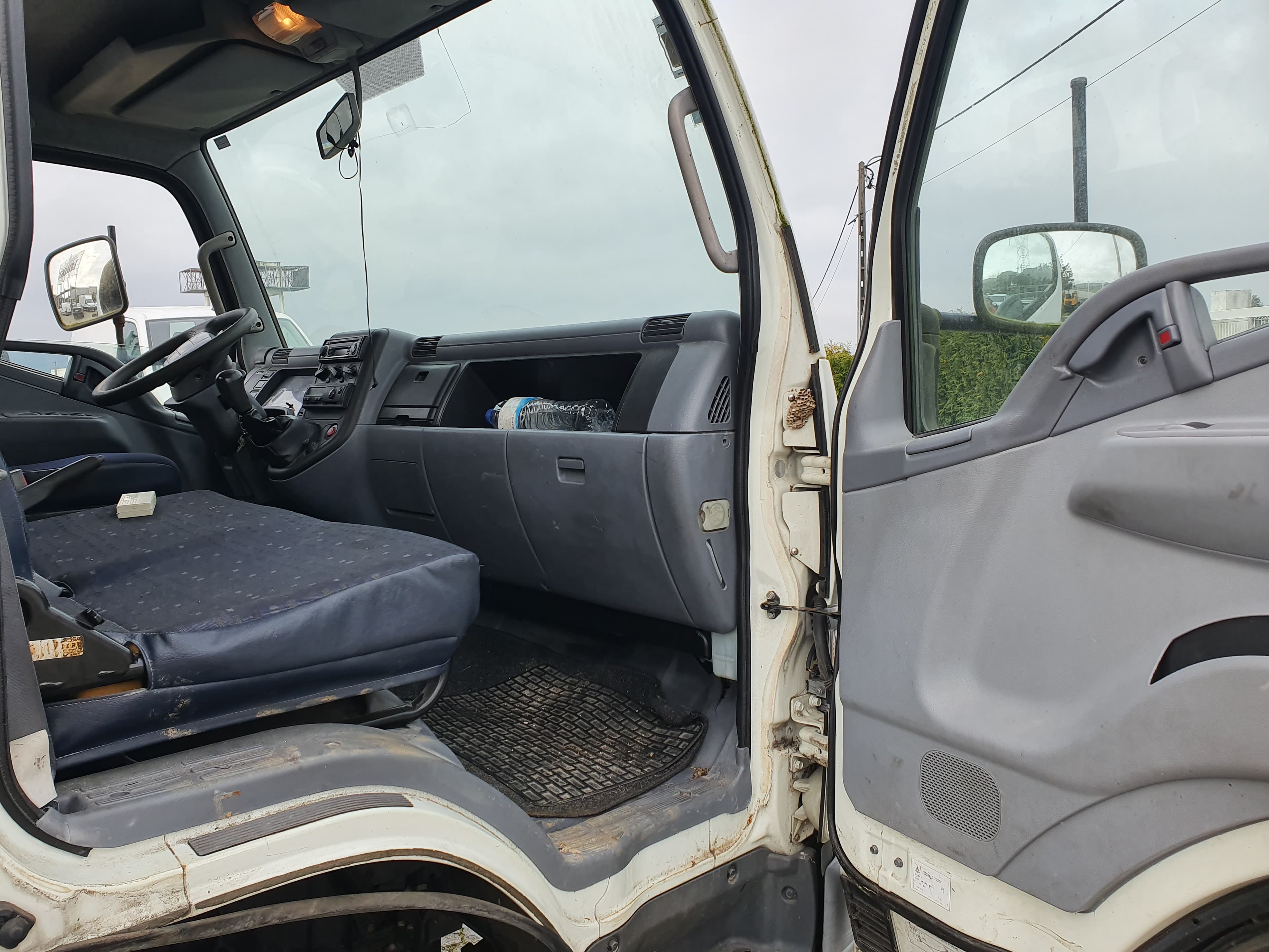 Mitsubishi Canter · Ano 2008 — imagem 16