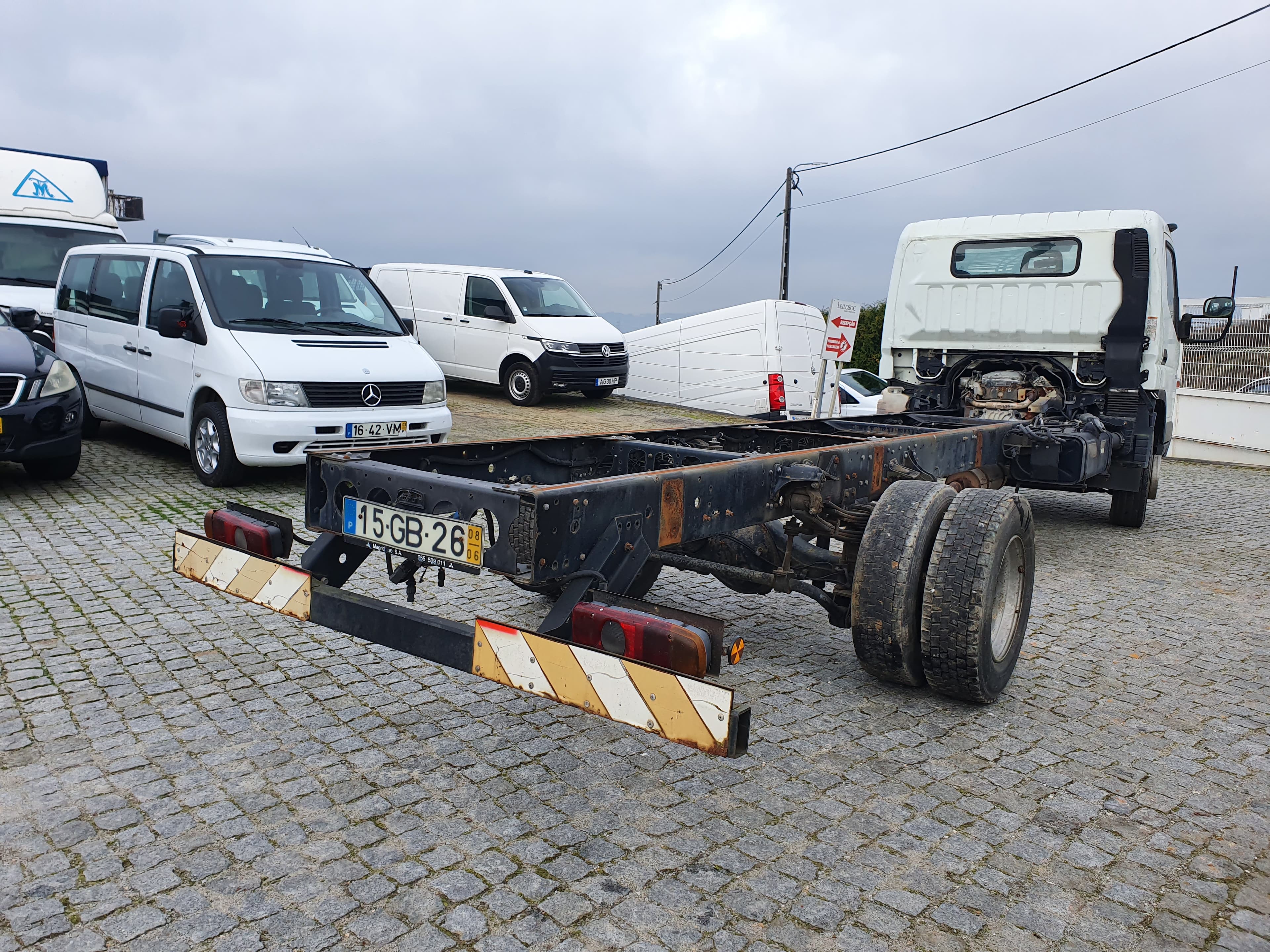 Mitsubishi Canter · Ano 2008 — imagem 4