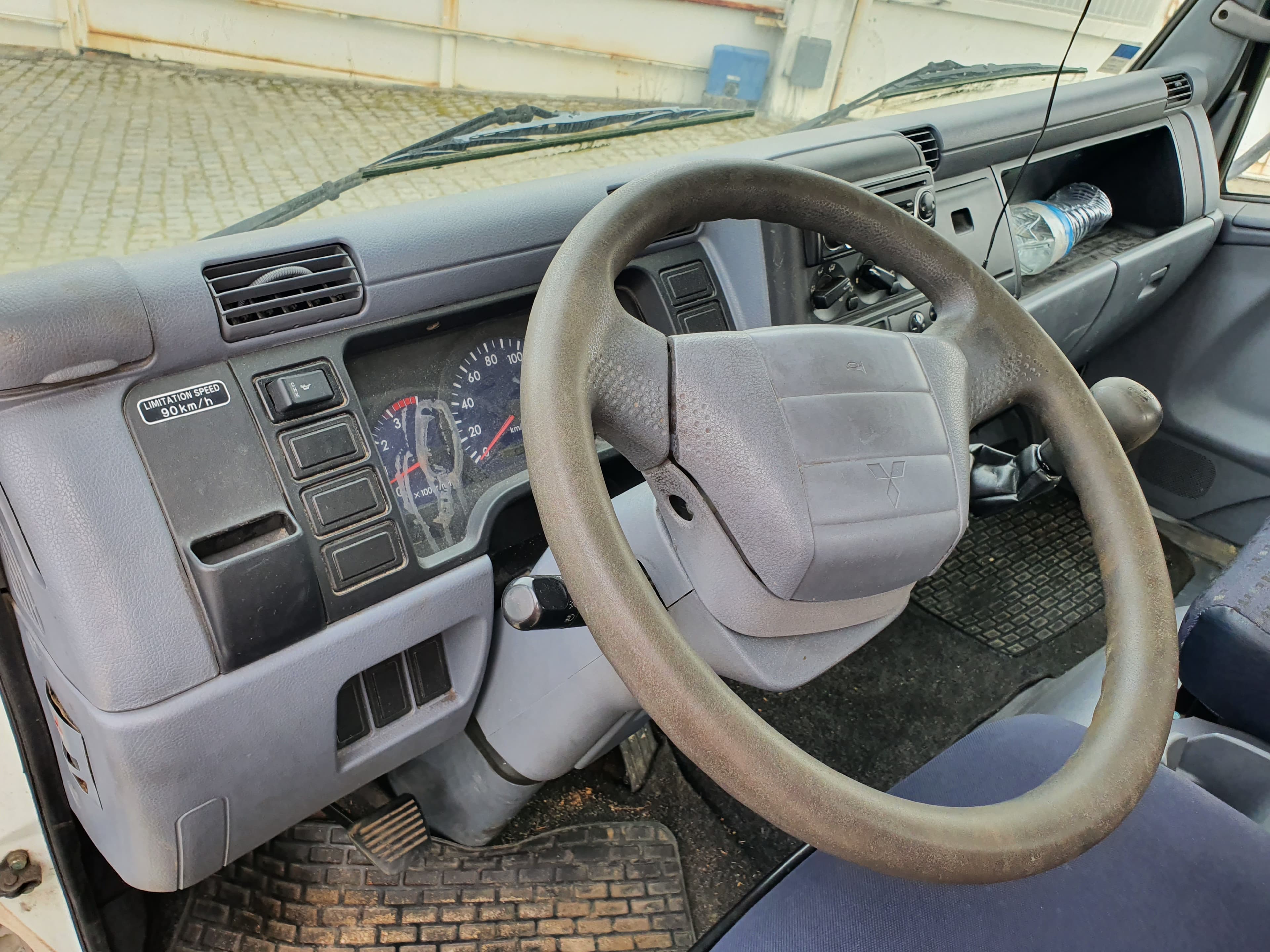 Mitsubishi Canter · Ano 2008 — imagem 23