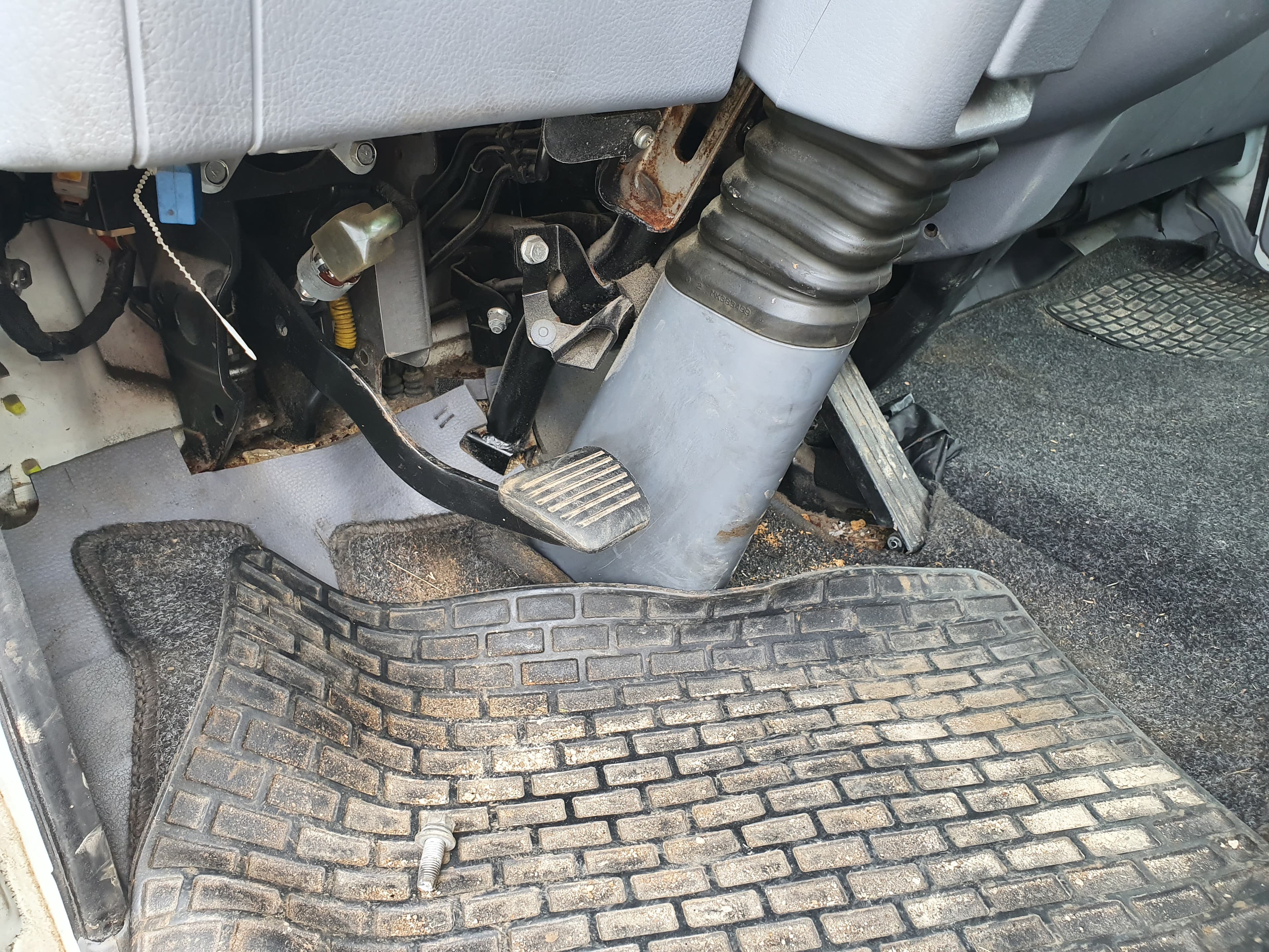 Mitsubishi Canter · Ano 2008 — imagem 21