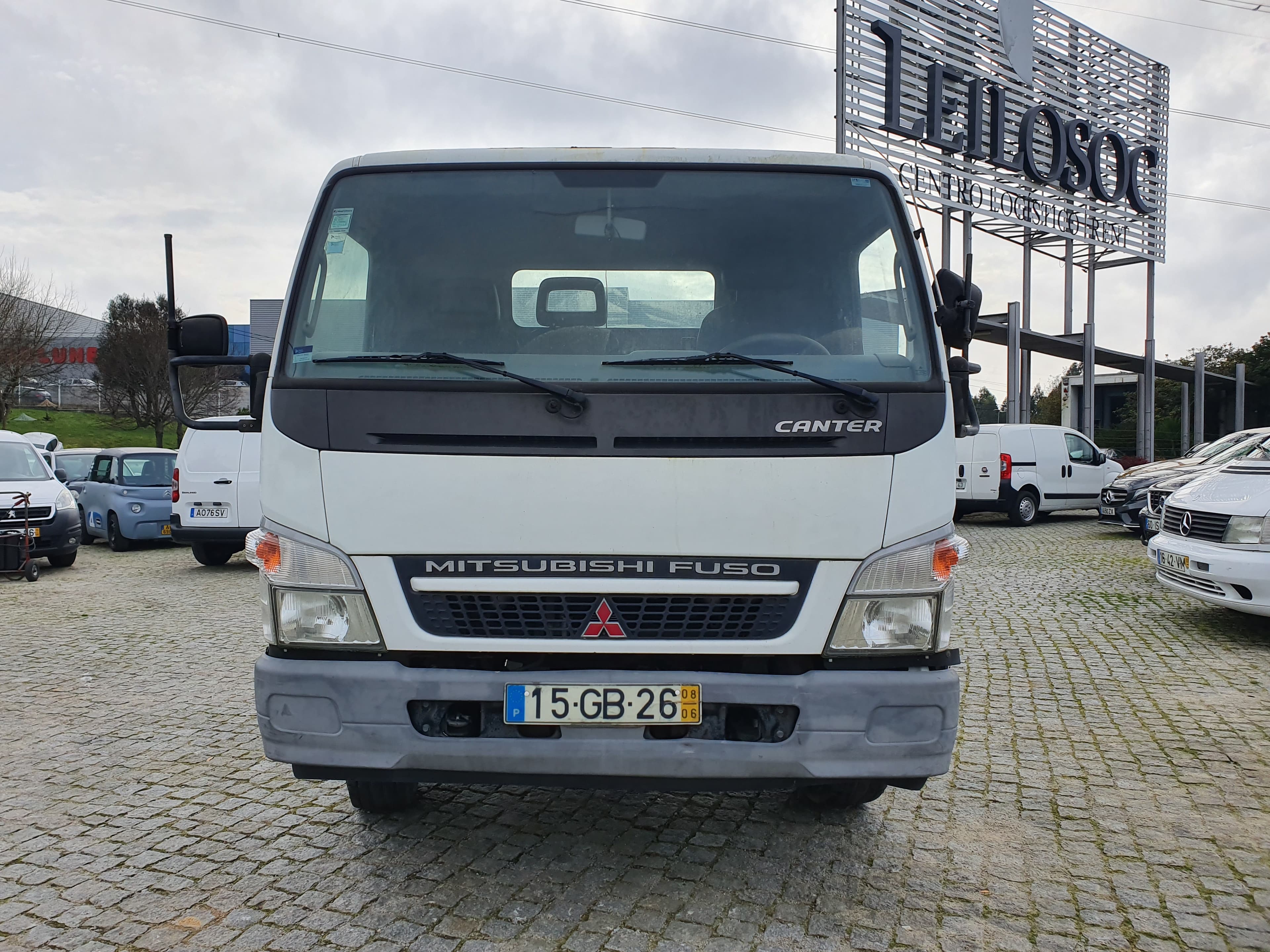 Mitsubishi Canter · Ano 2008 — imagem 2