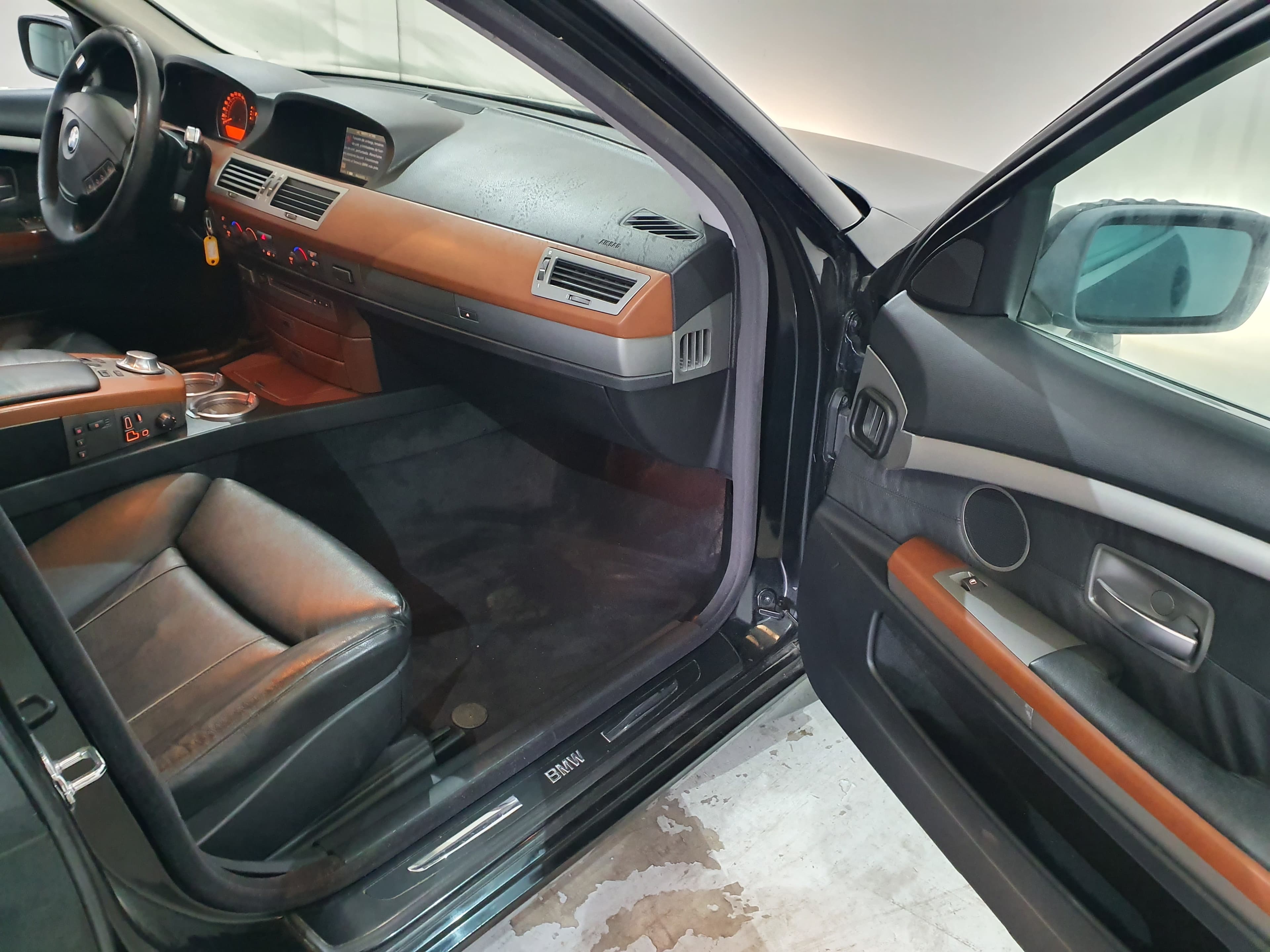 BMW 730D · Ano 2004 — imagem 23