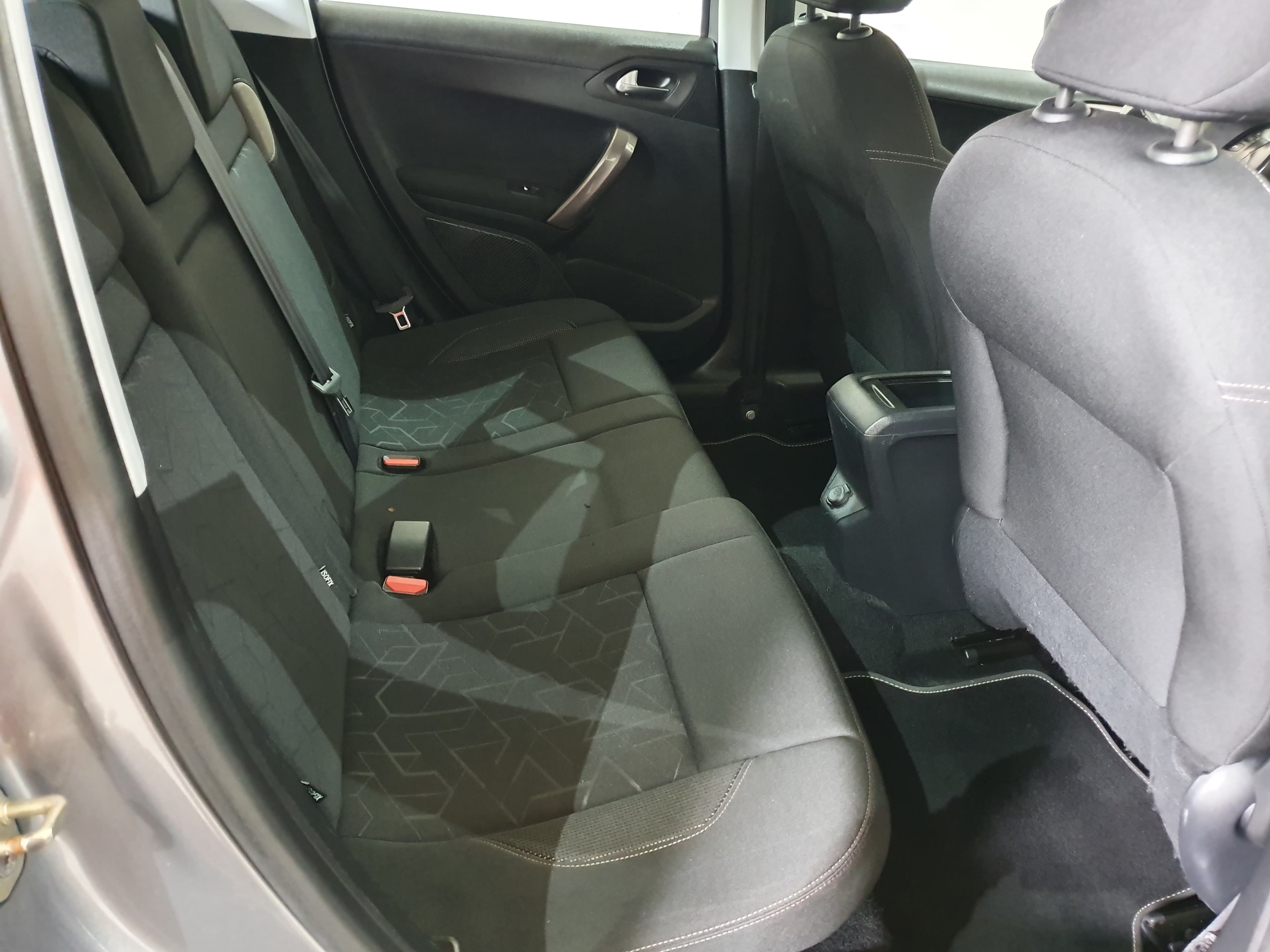 Peugeot 2008 · Ano 2014 — imagen 25