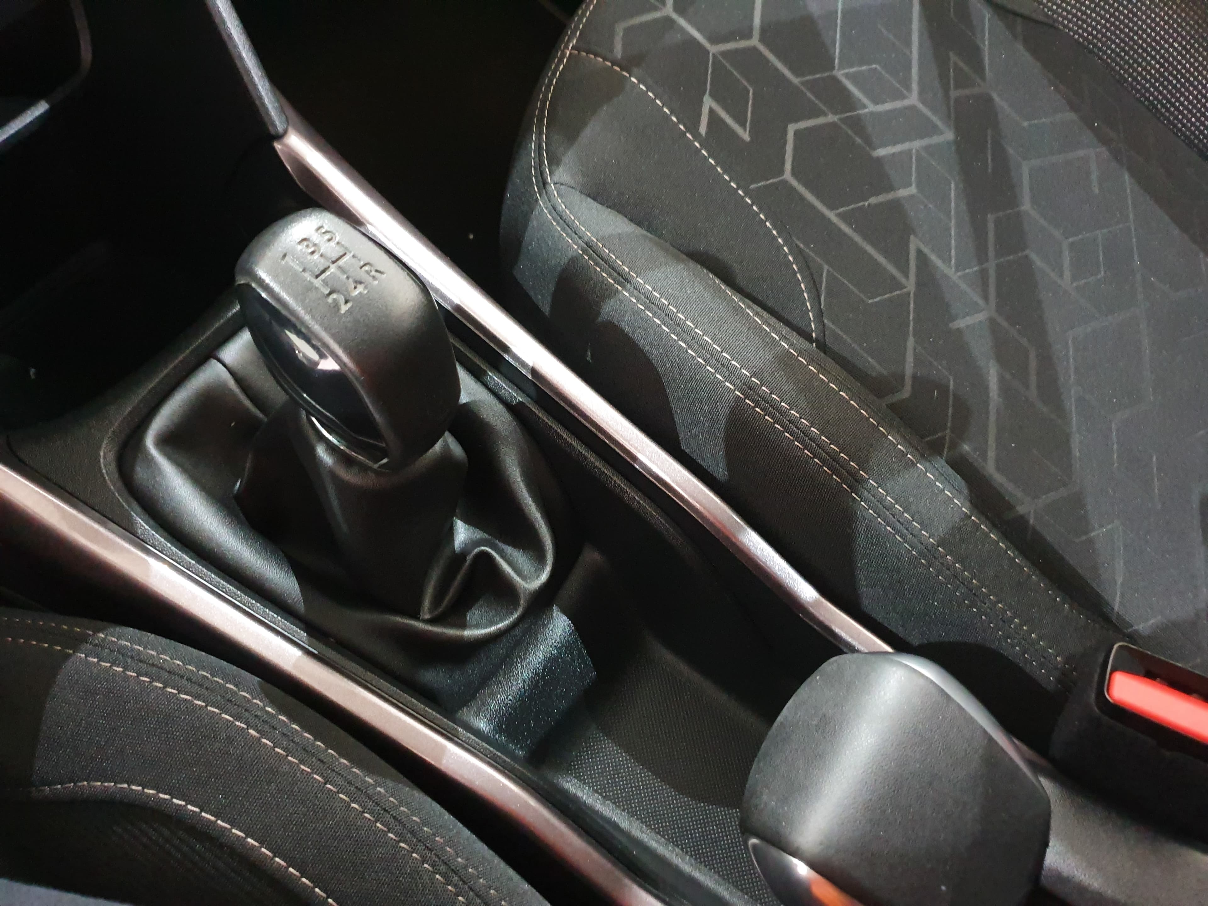 Peugeot 2008 · Ano 2014 — imagen 36