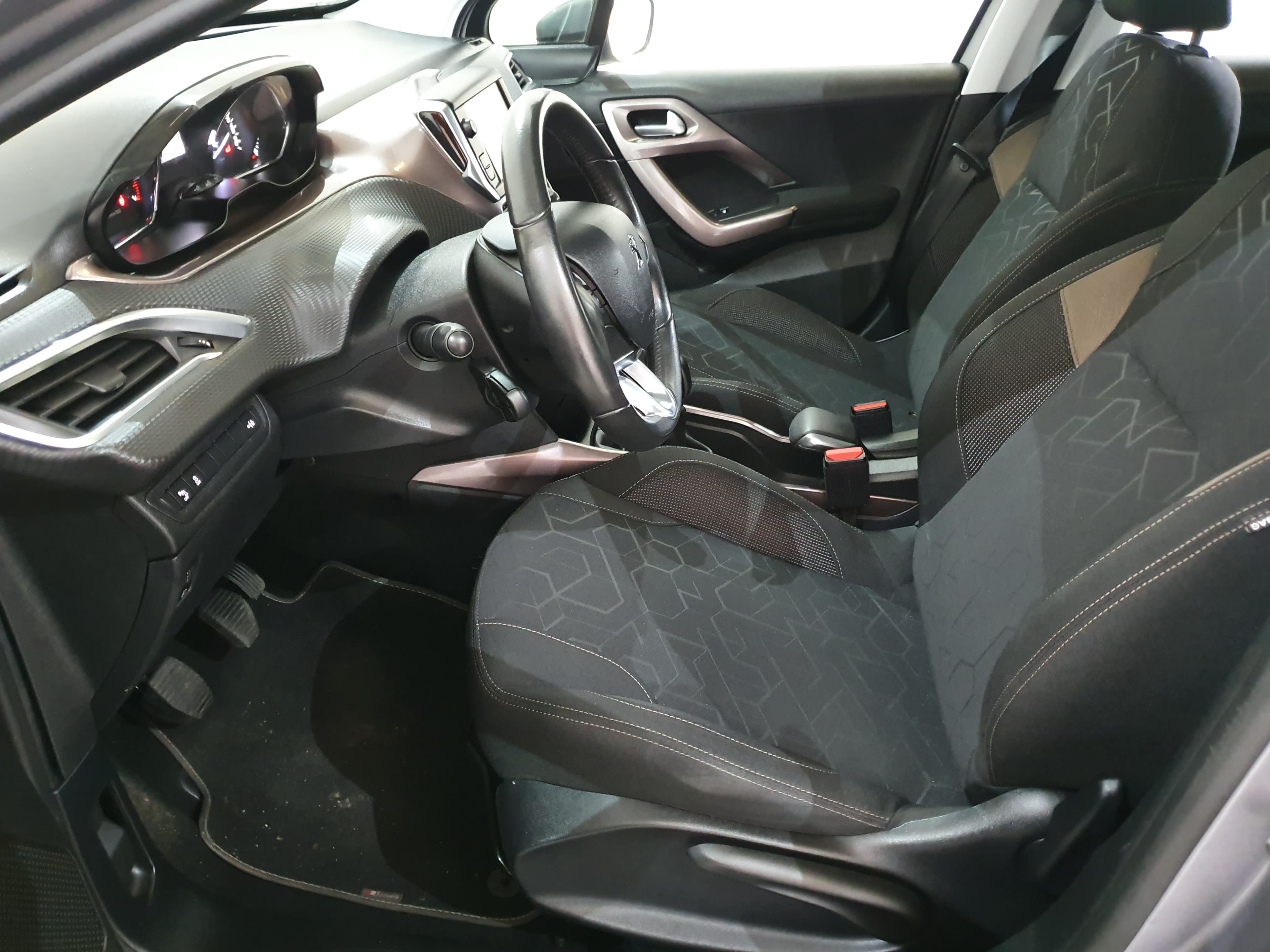 Peugeot 2008 · Ano 2014 — imagen 19
