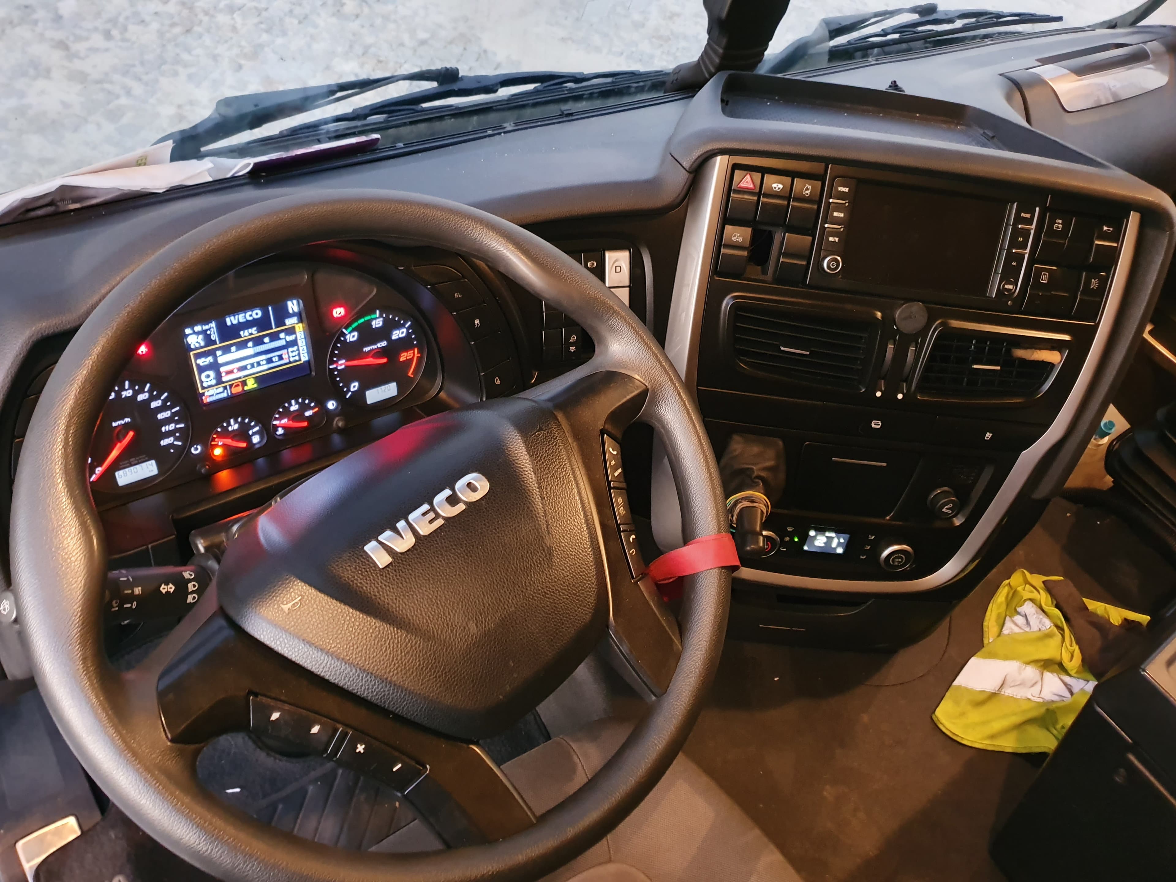 Iveco Stralis 460 · Ano 2017 — image 21
