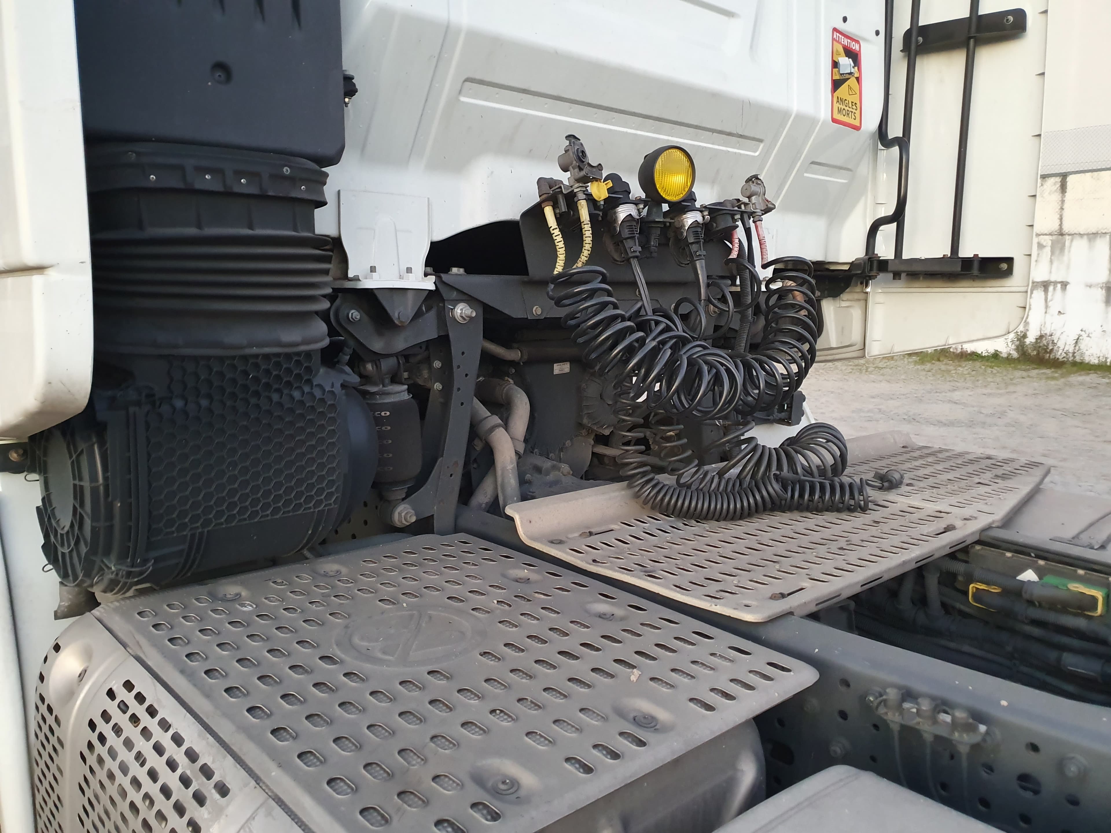 Iveco Stralis 460 · Ano 2017 — image 8