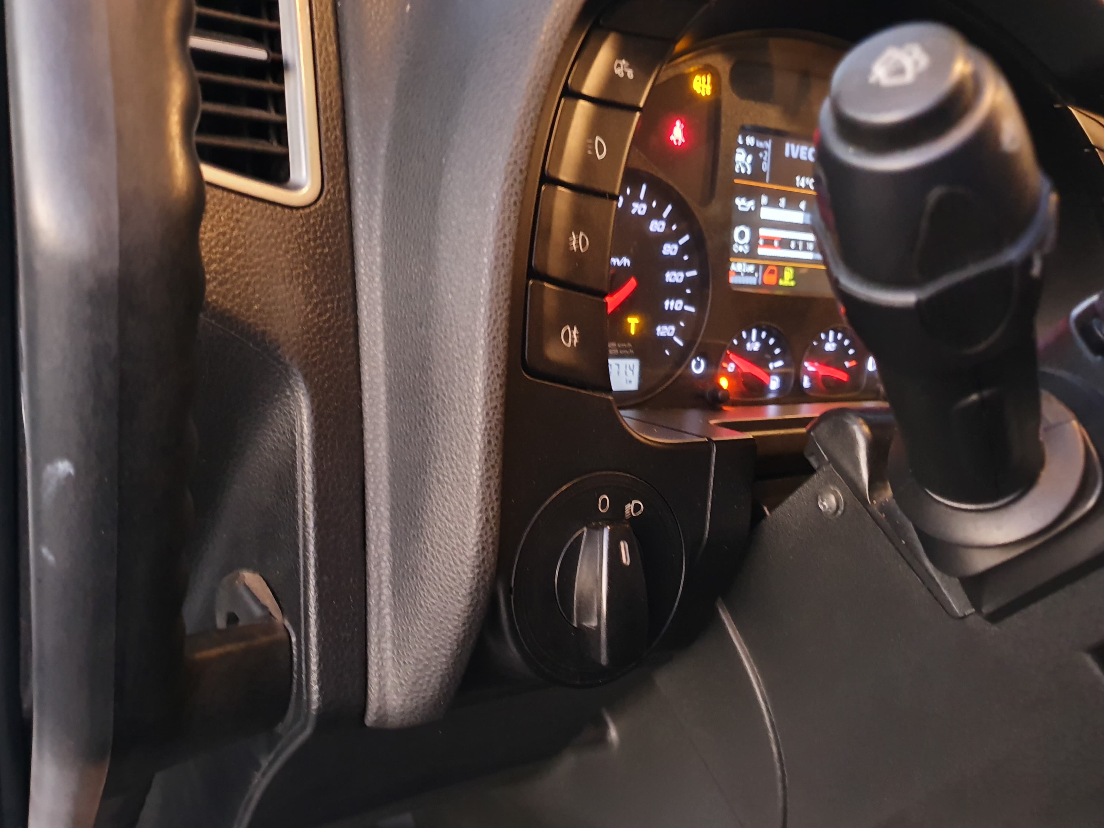 Iveco Stralis 460 · Ano 2017 — image 32