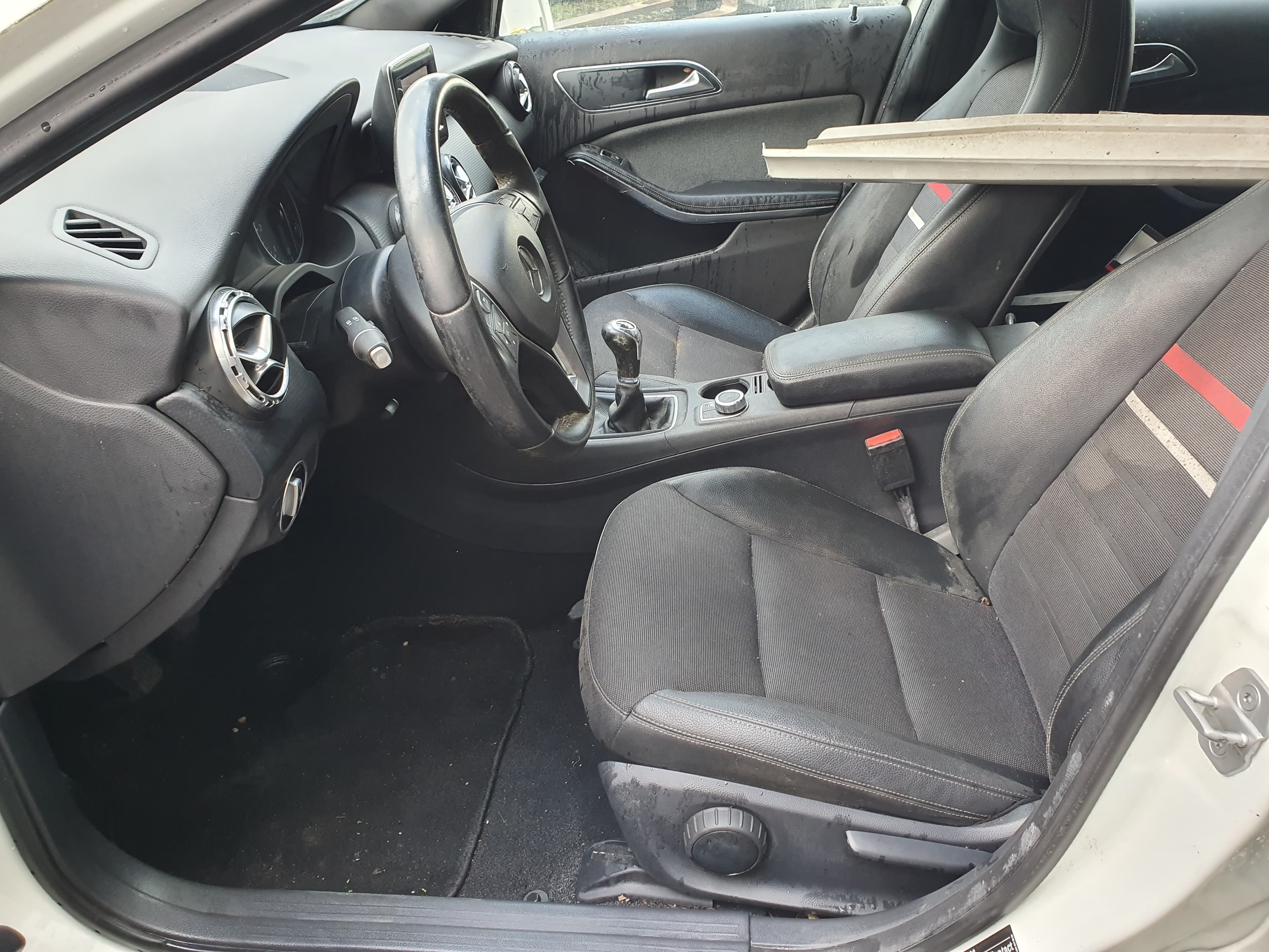 Mercedes-Benz A180 CDI · Ano 2013 — imagem 25