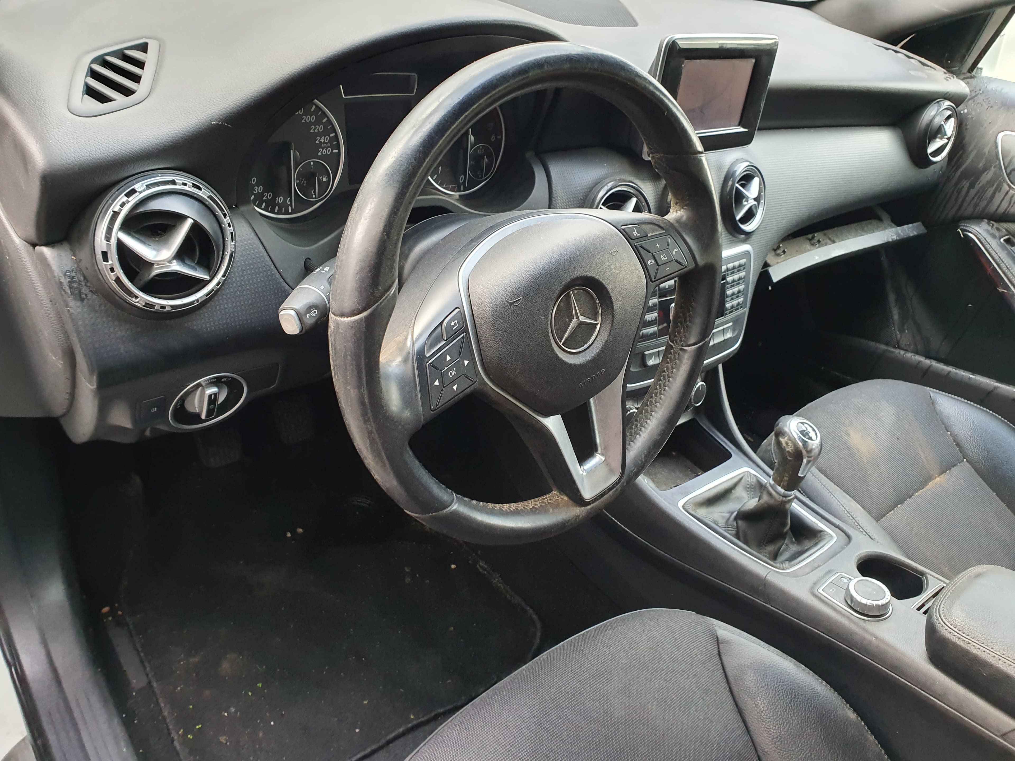 Mercedes-Benz A180 CDI · Ano 2013 — imagem 27