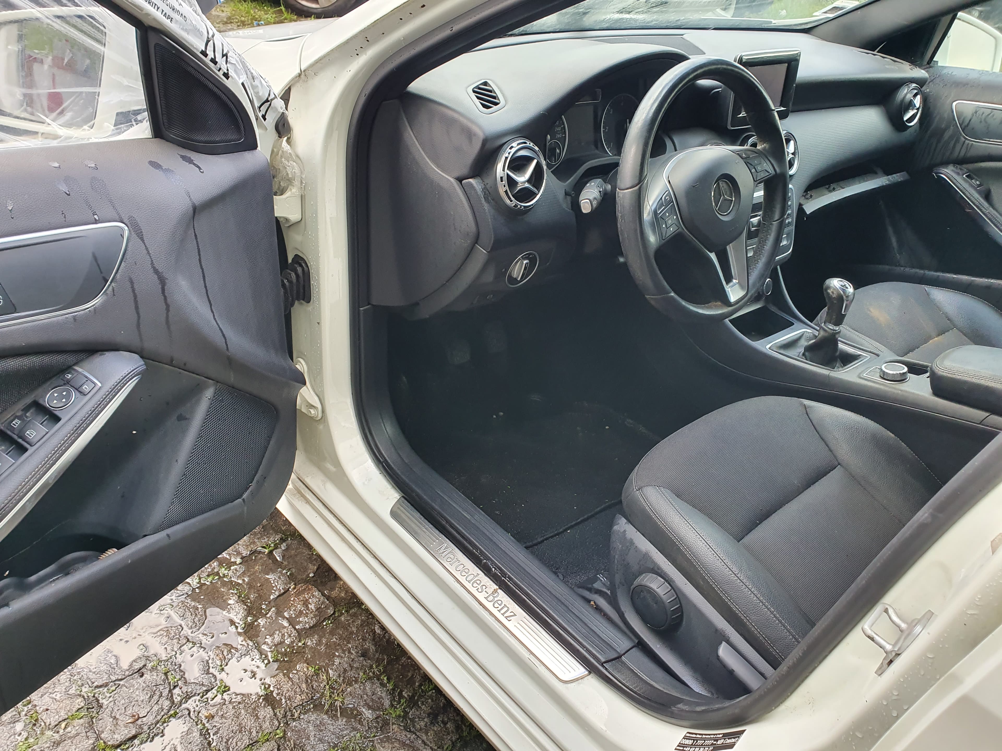 Mercedes-Benz A180 CDI · Ano 2013 — imagem 23