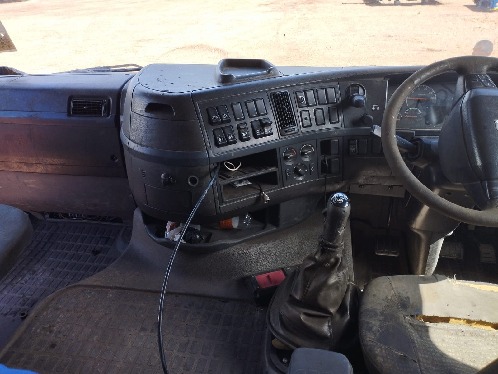 Volvo FH12 · Ano 2010 — image 4
