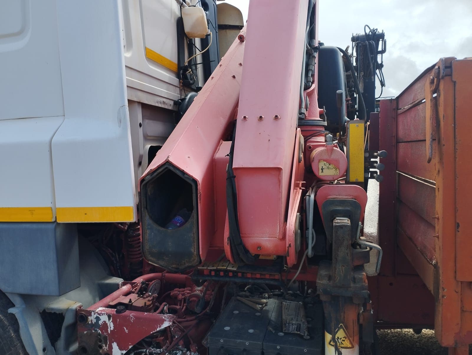 DAF CF380 — imagem 8