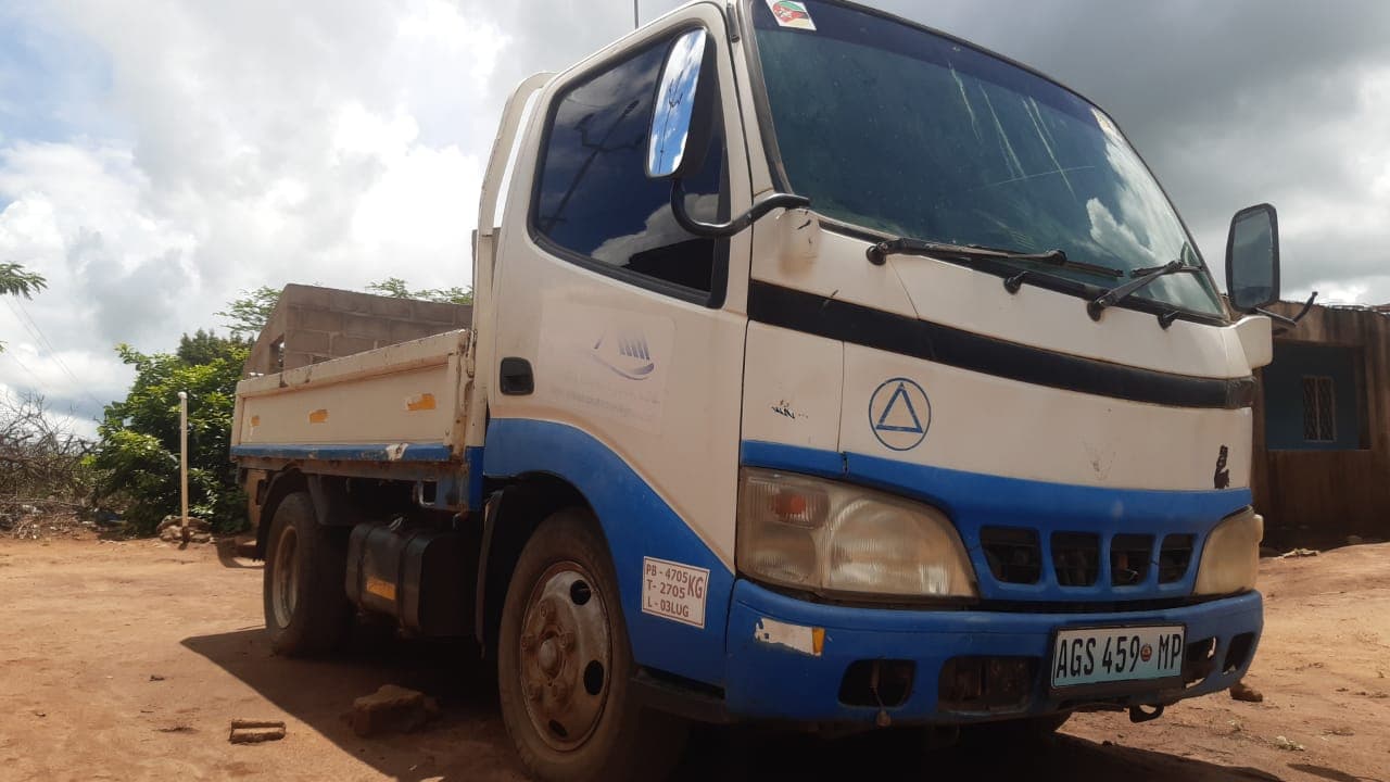Hino Dutro · Ano 2004 — imagem 3