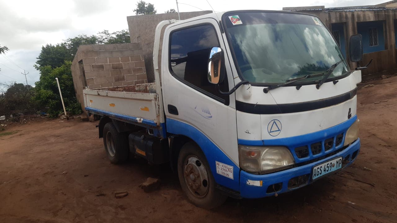 Hino Dutro · Ano 2004 — imagem 11