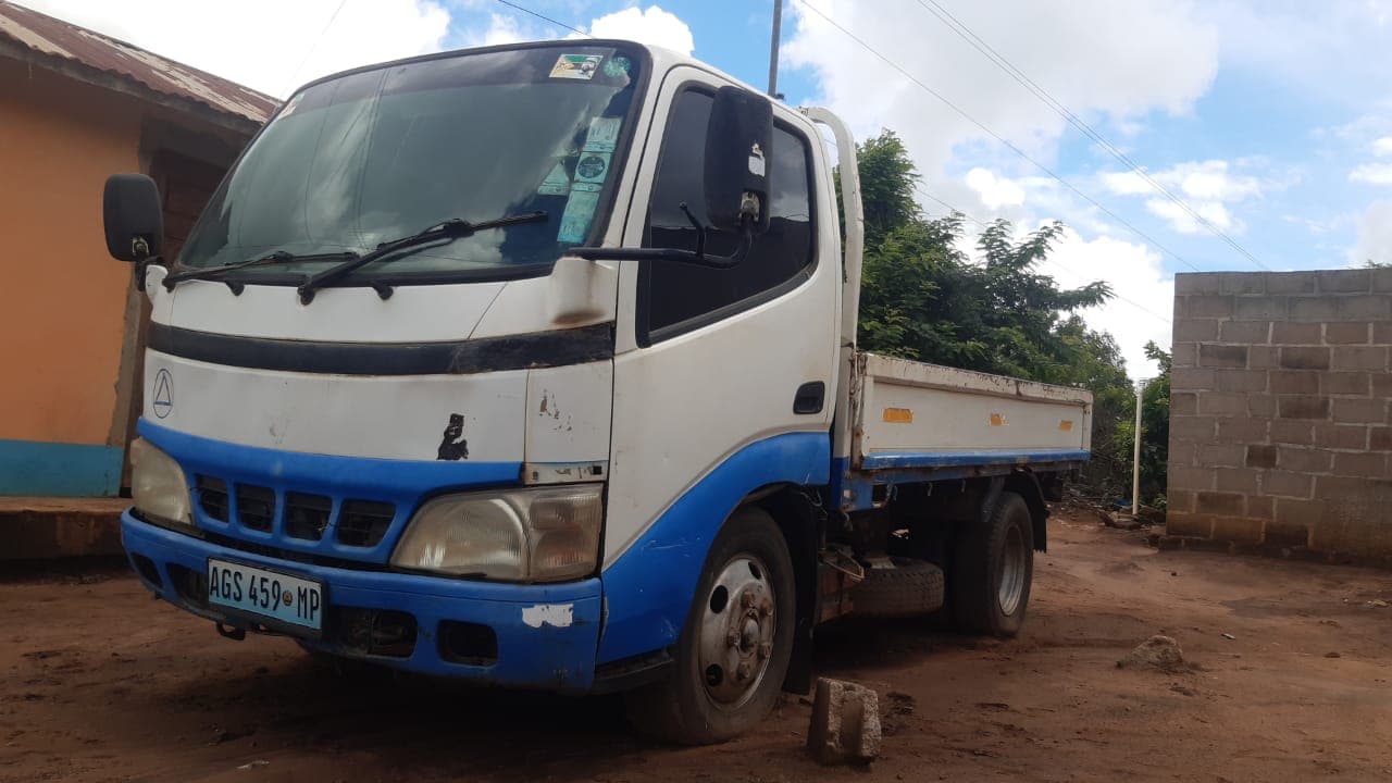 Hino Dutro · Ano 2004 — imagem 2