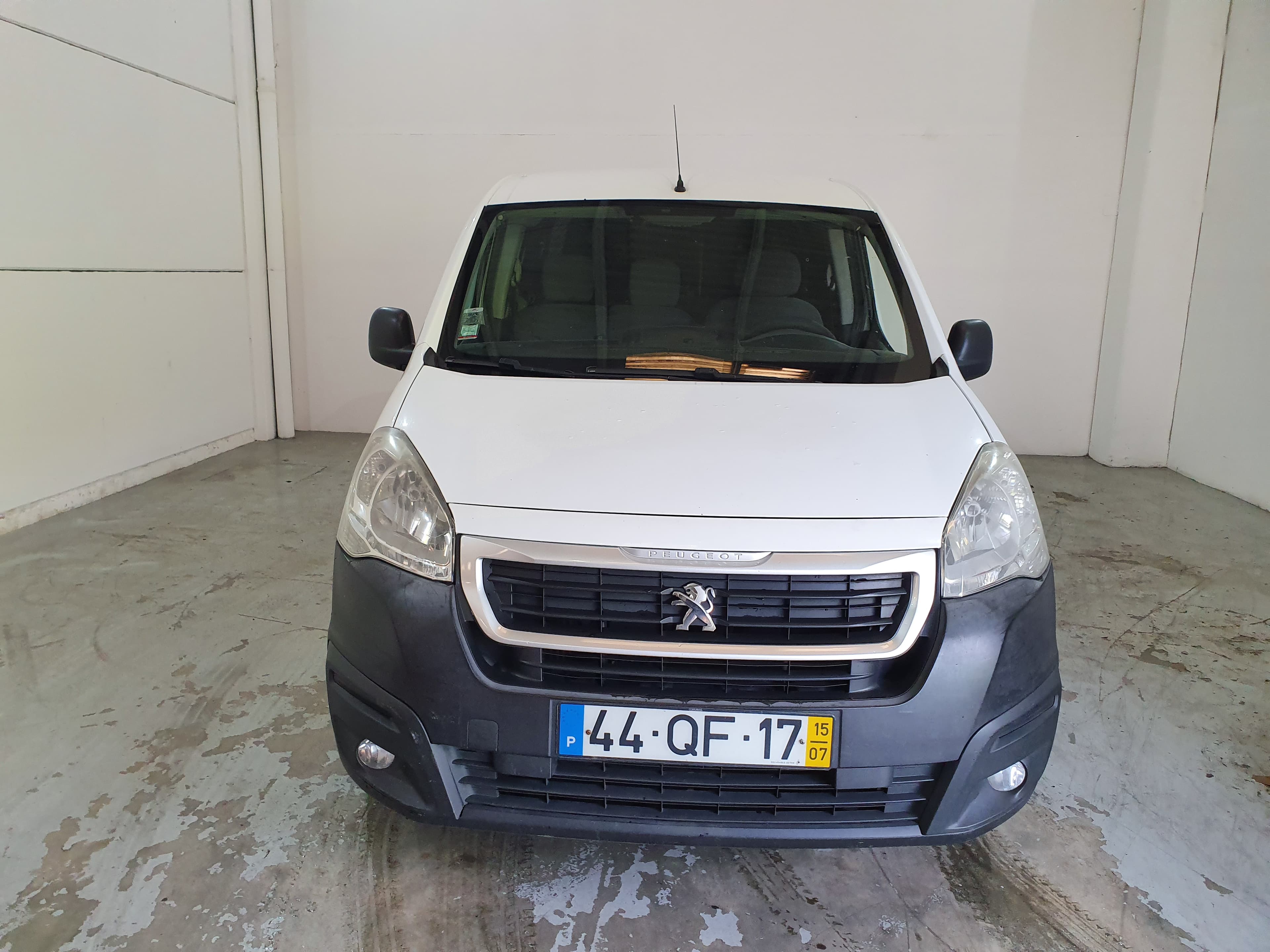 Peugeot Partner · Ano 2015 — imagem 2