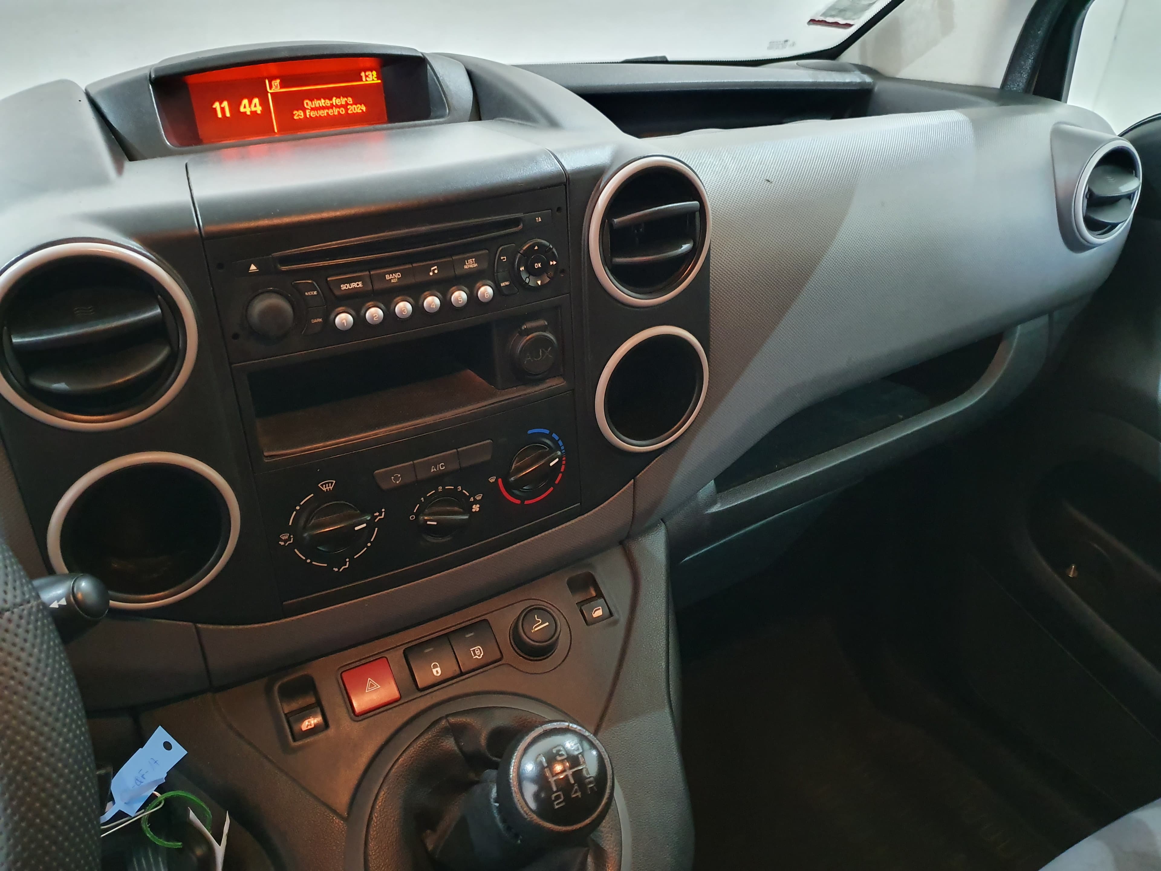 Peugeot Partner · Ano 2015 — imagem 28