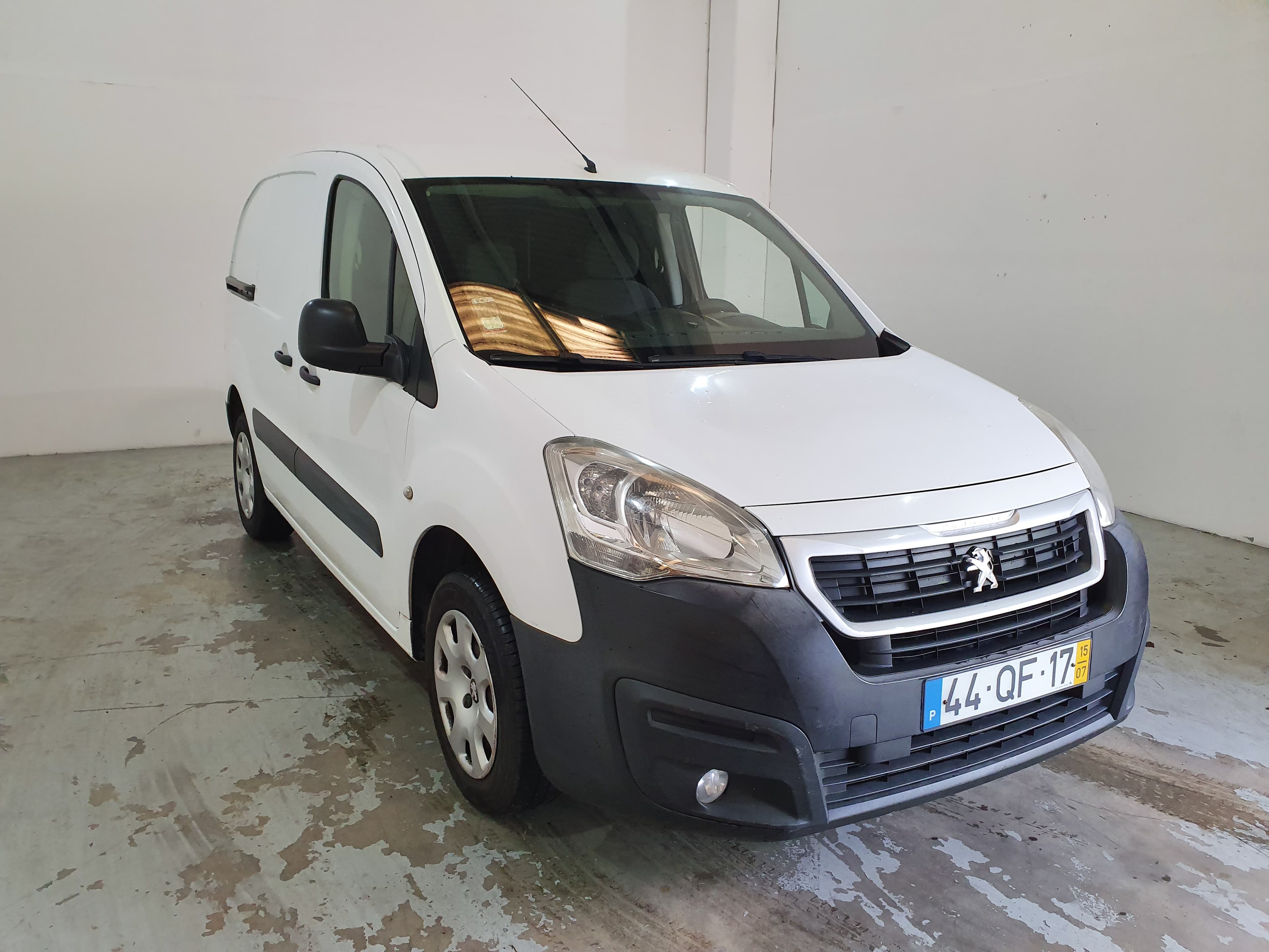 Peugeot Partner · Ano 2015 — imagem 3