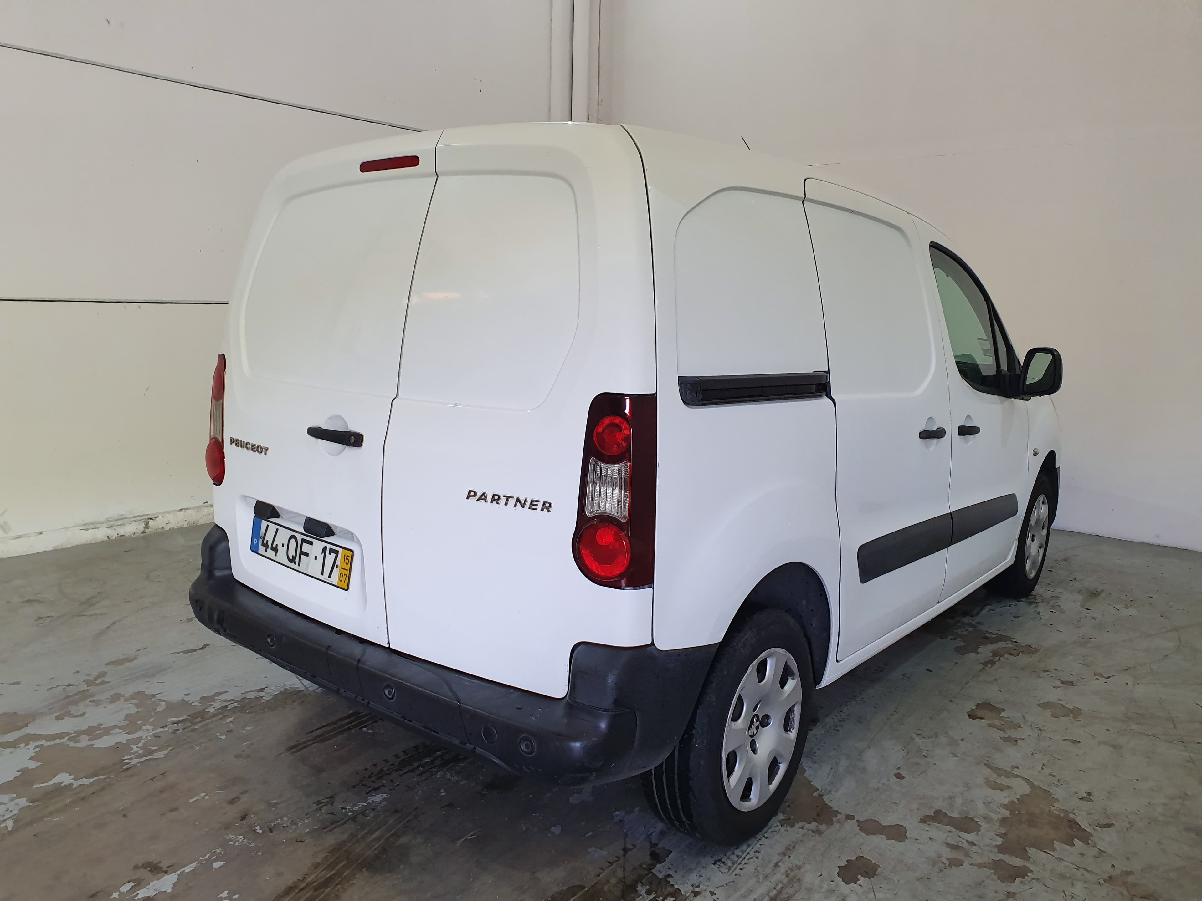 Peugeot Partner · Ano 2015 — imagem 6