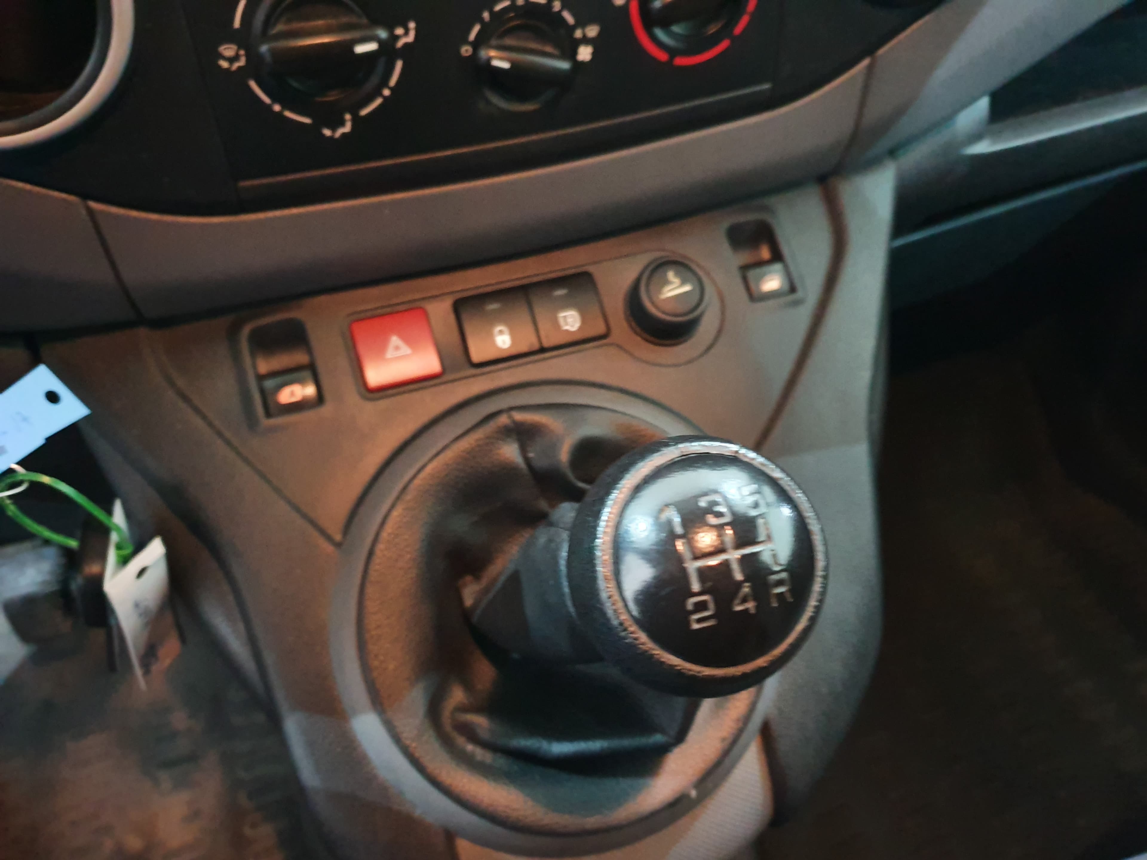 Peugeot Partner · Ano 2015 — imagem 36