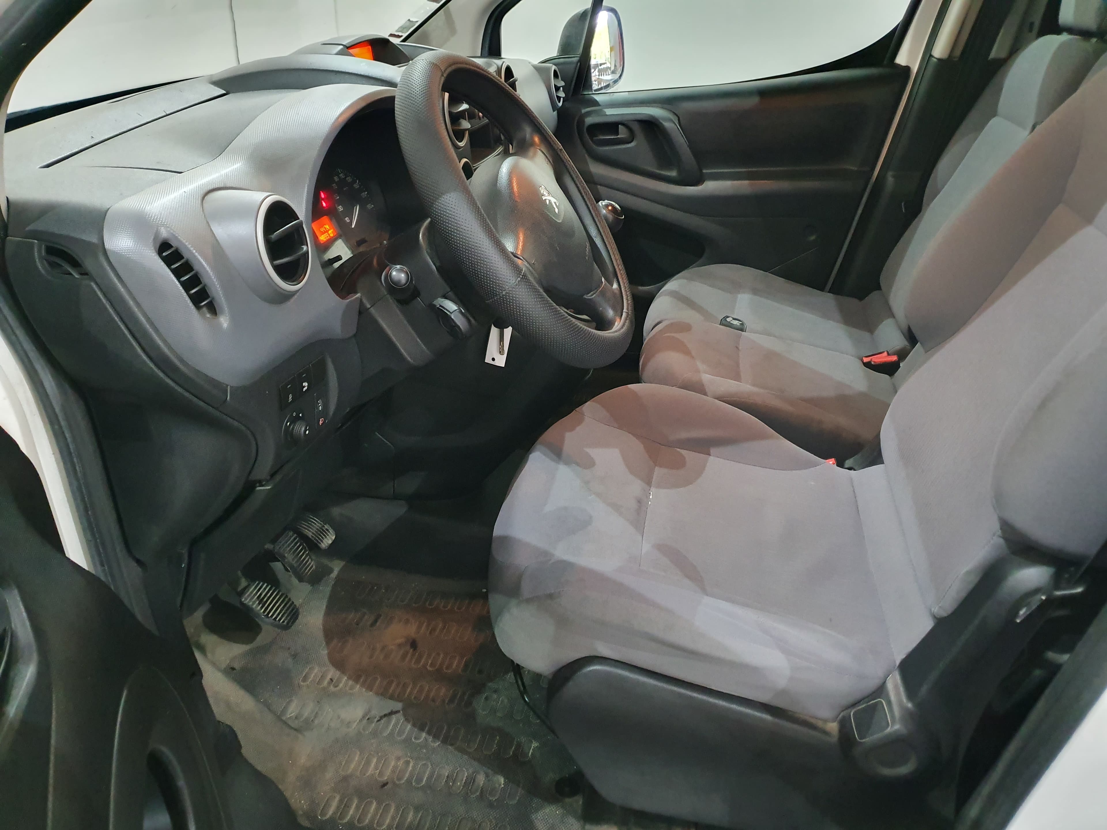 Peugeot Partner · Ano 2015 — imagem 24