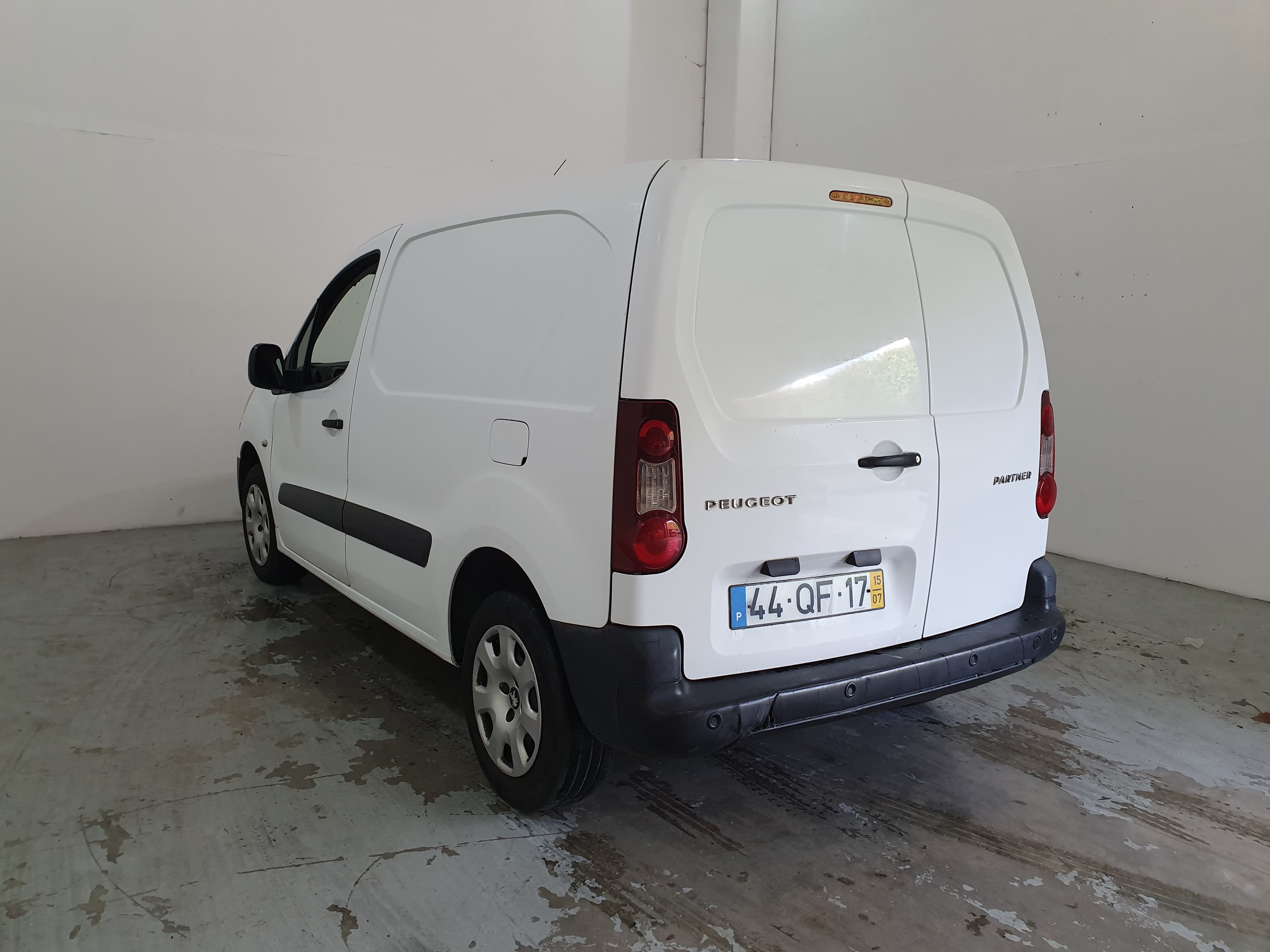 Peugeot Partner · Ano 2015 — imagem 4