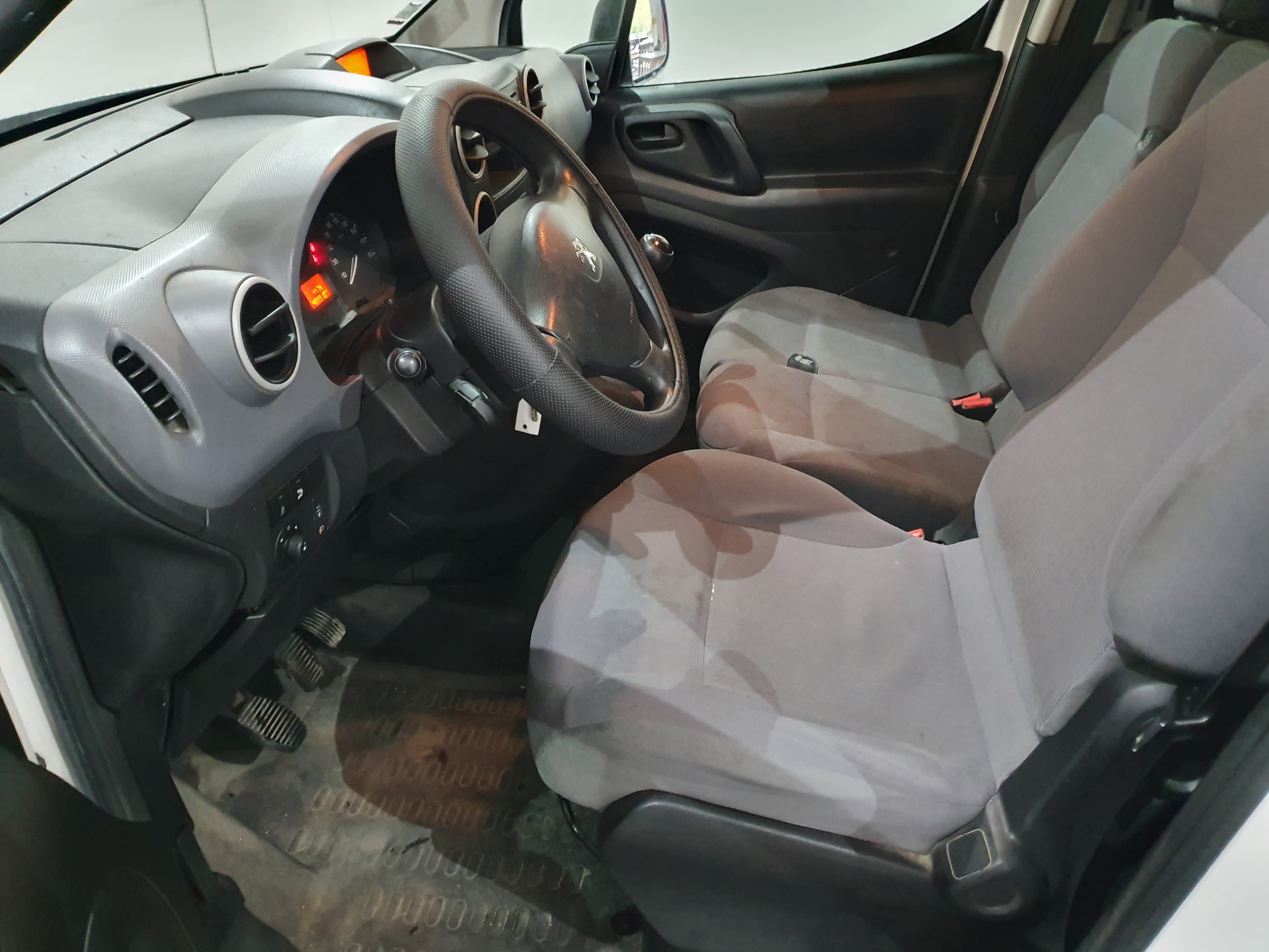 Peugeot Partner · Ano 2015 — imagem 31