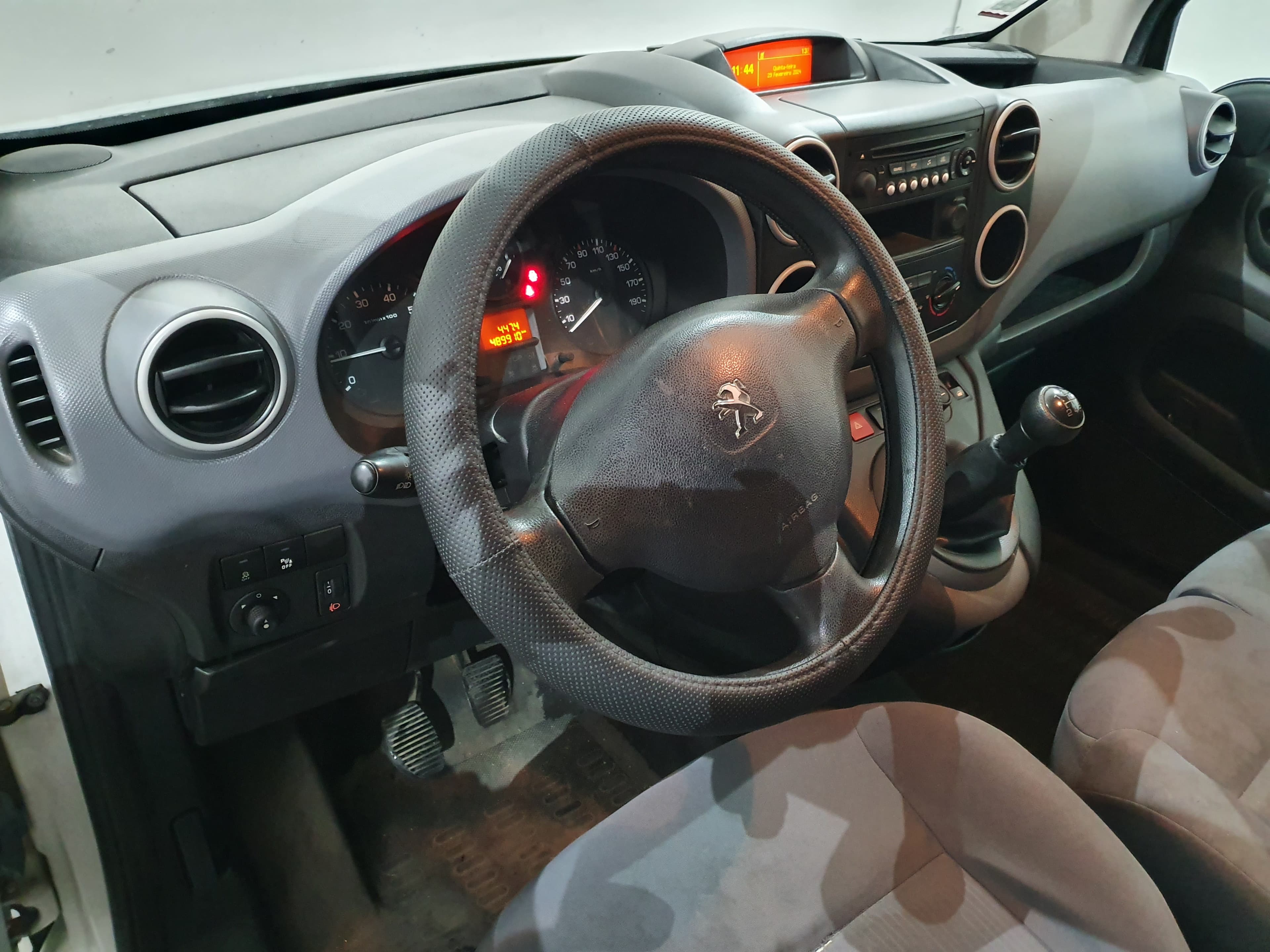 Peugeot Partner · Ano 2015 — imagem 27