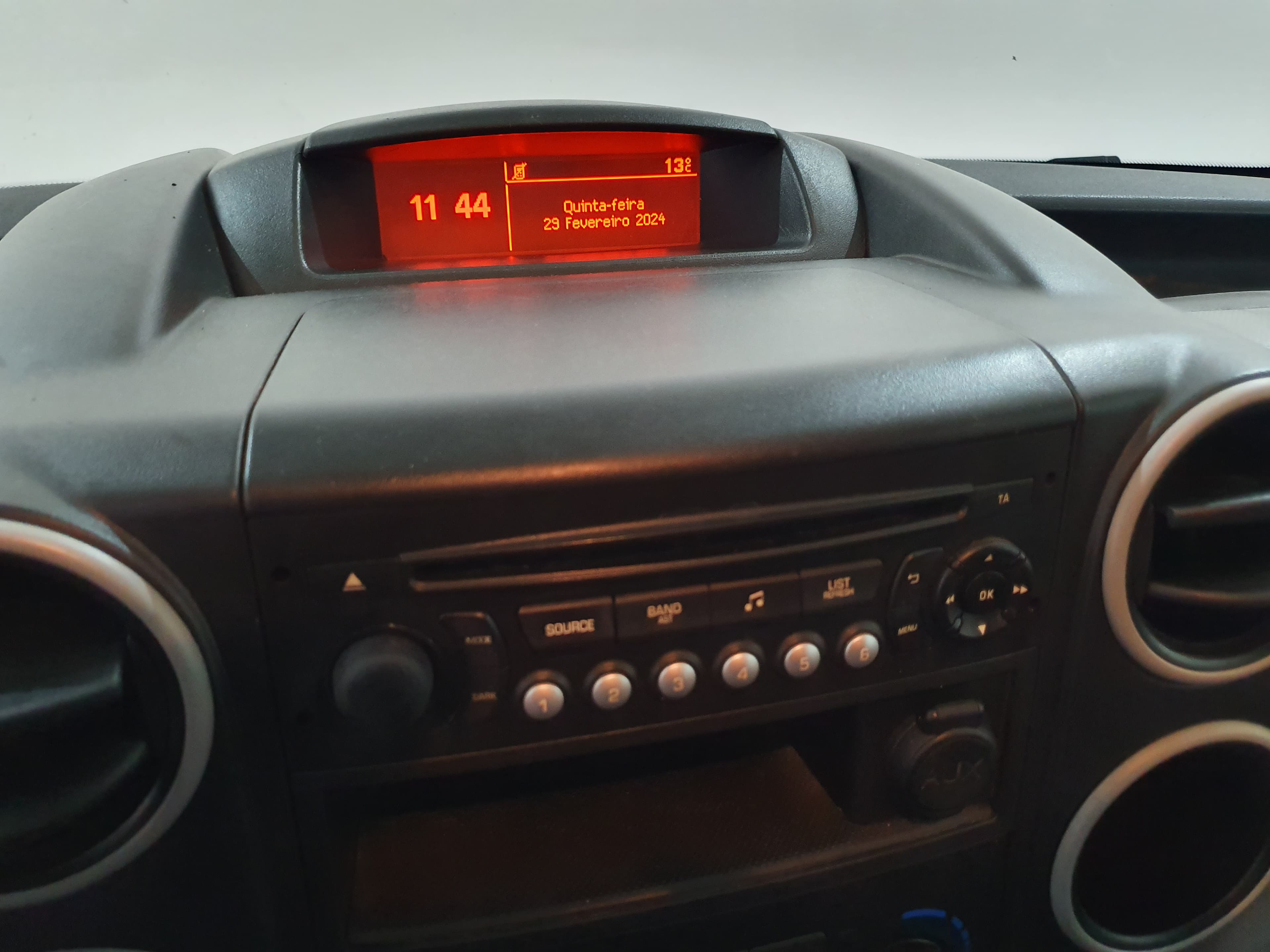 Peugeot Partner · Ano 2015 — imagem 29