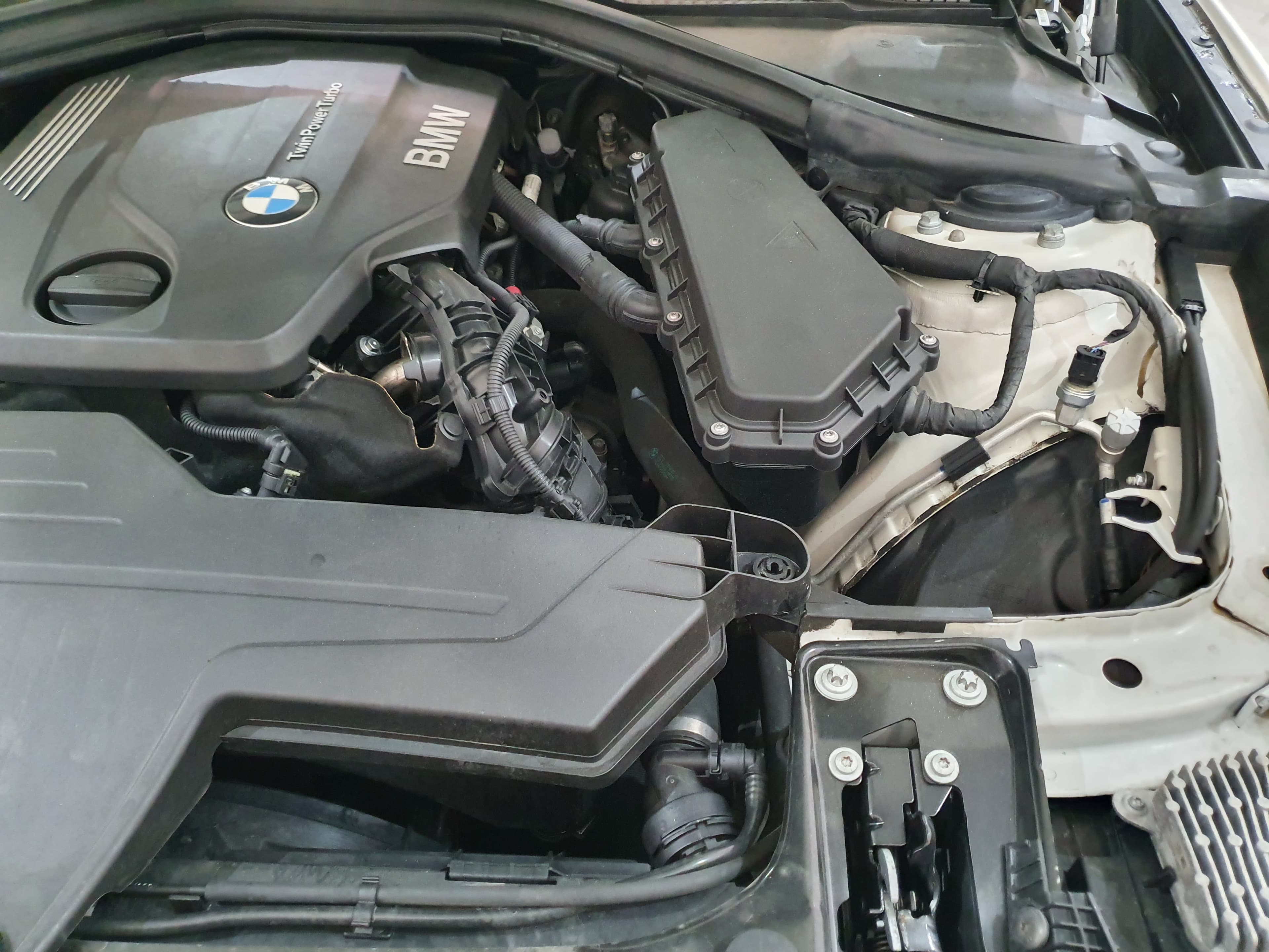 BMW 320D GT D Pack M · Ano 2017 — imagen 14
