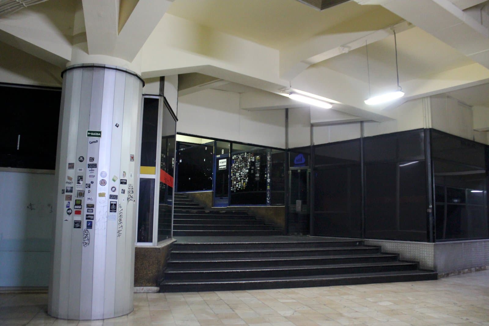 Loja Centro Comercial STOP · Porto — imagem 3