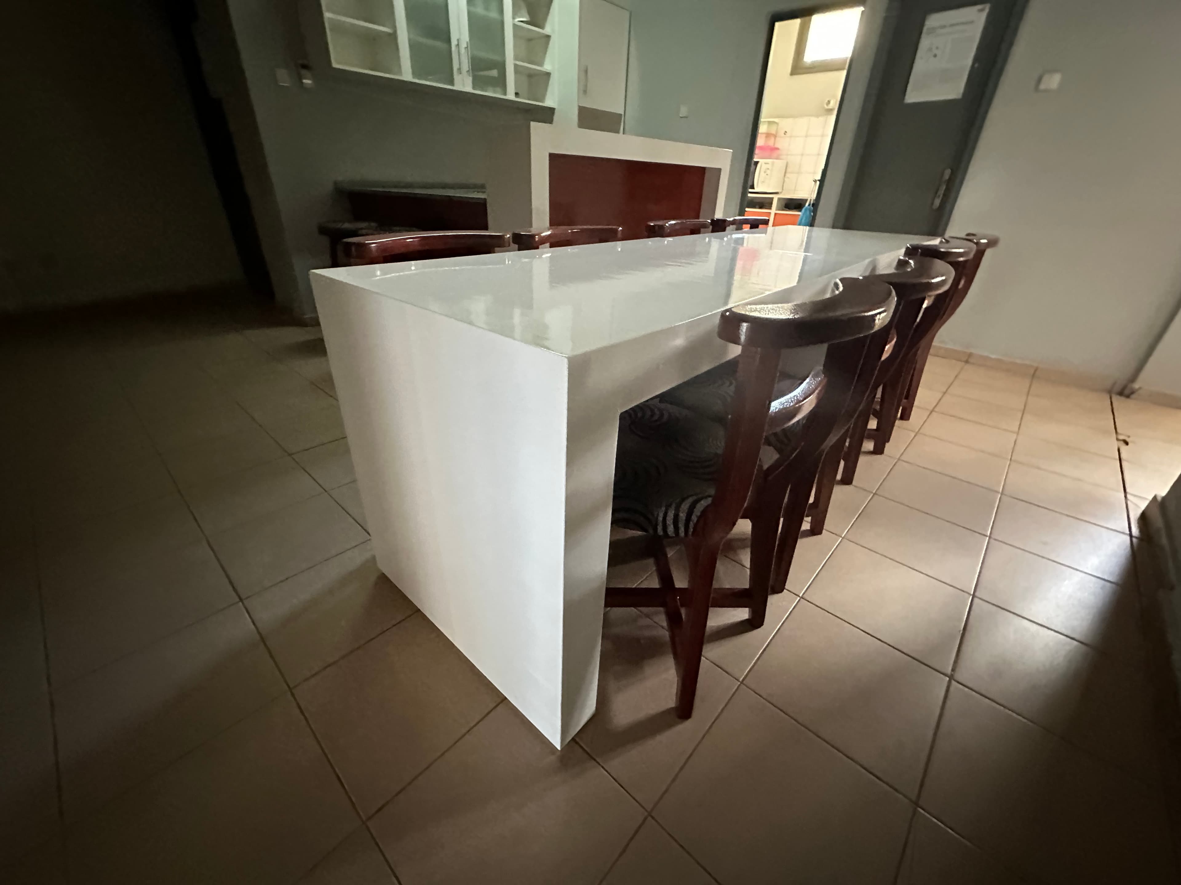Mesa com um conjunto de 8 cadeiras — imagem 3