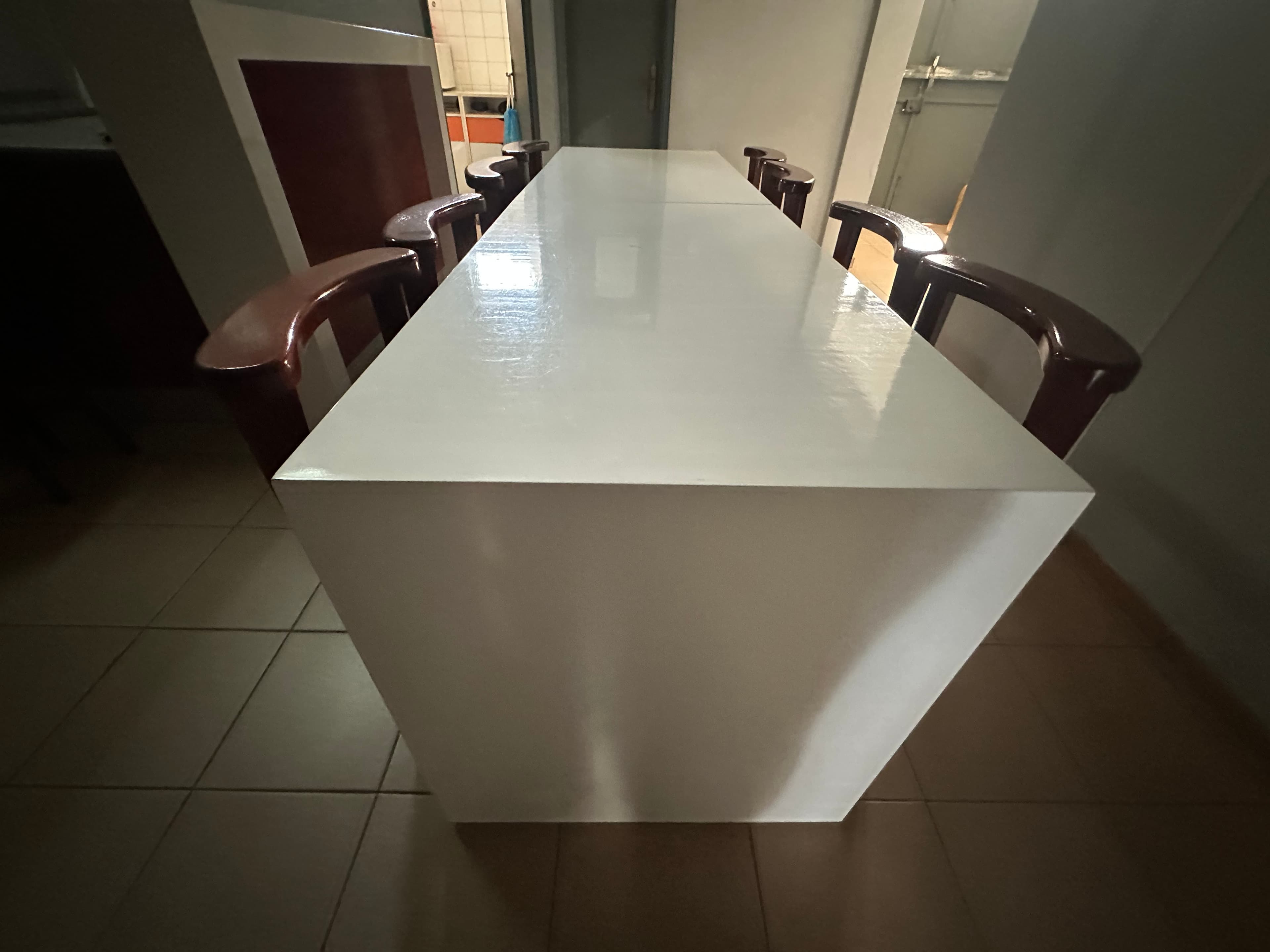 Mesa com um conjunto de 8 cadeiras — imagem 4