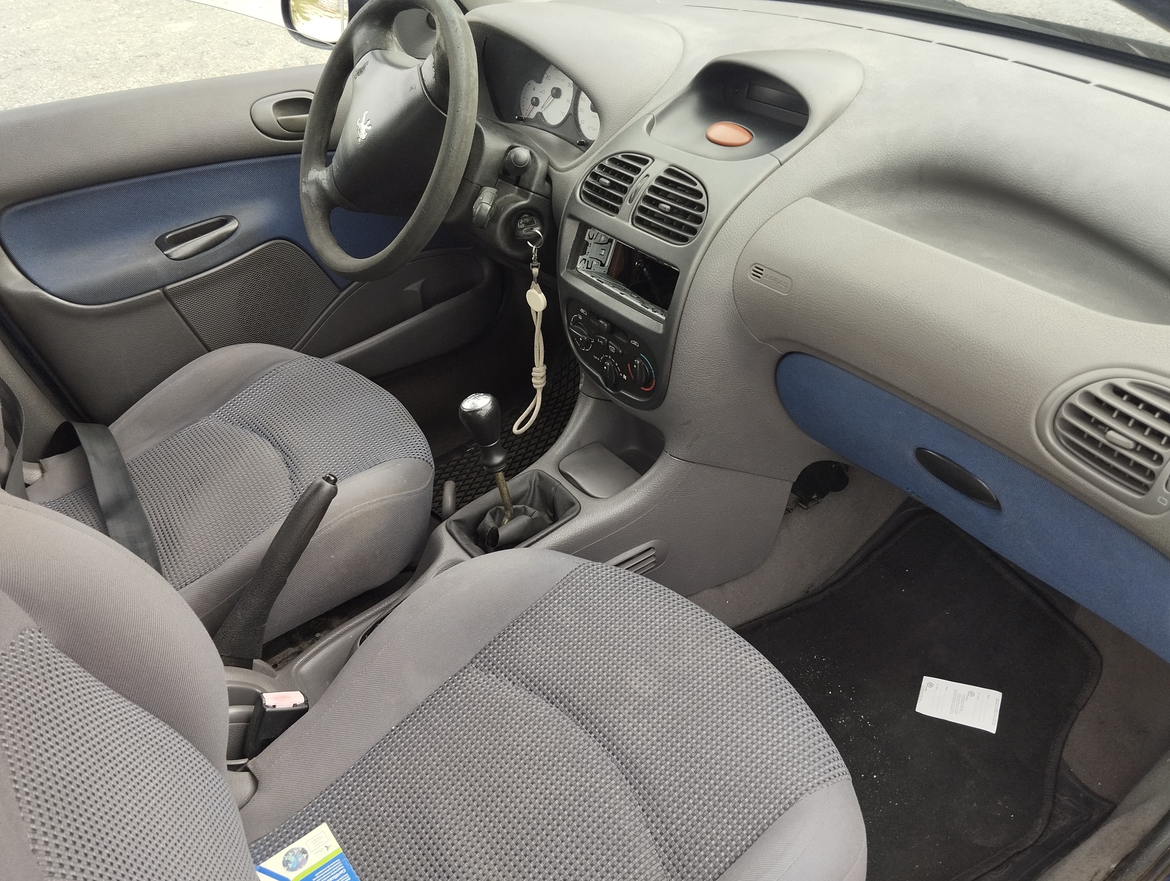 Peugeot 206 · Ano 2002 — imagen 13
