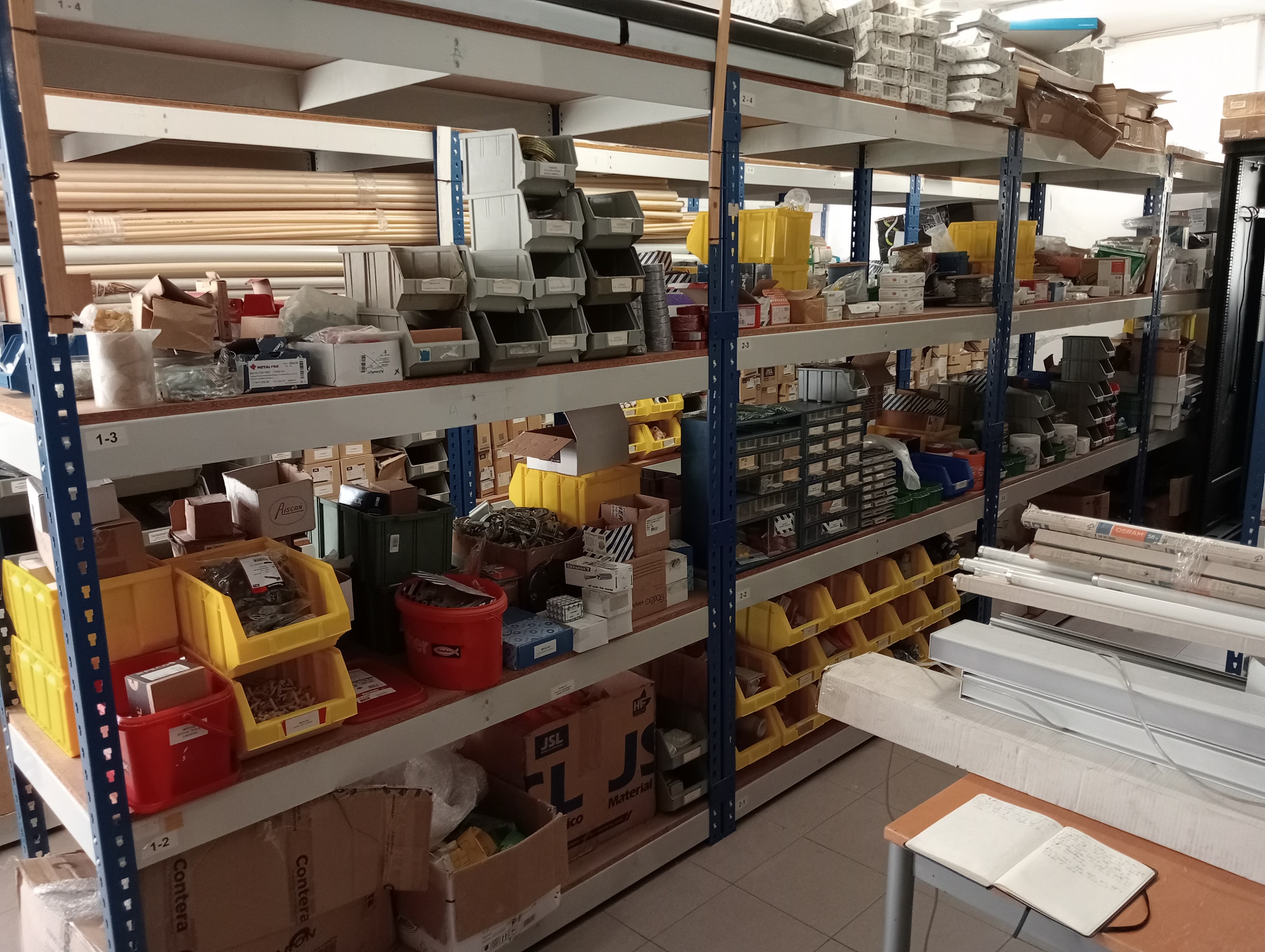 Stock Material Elétrico · Equipamento de Escritório